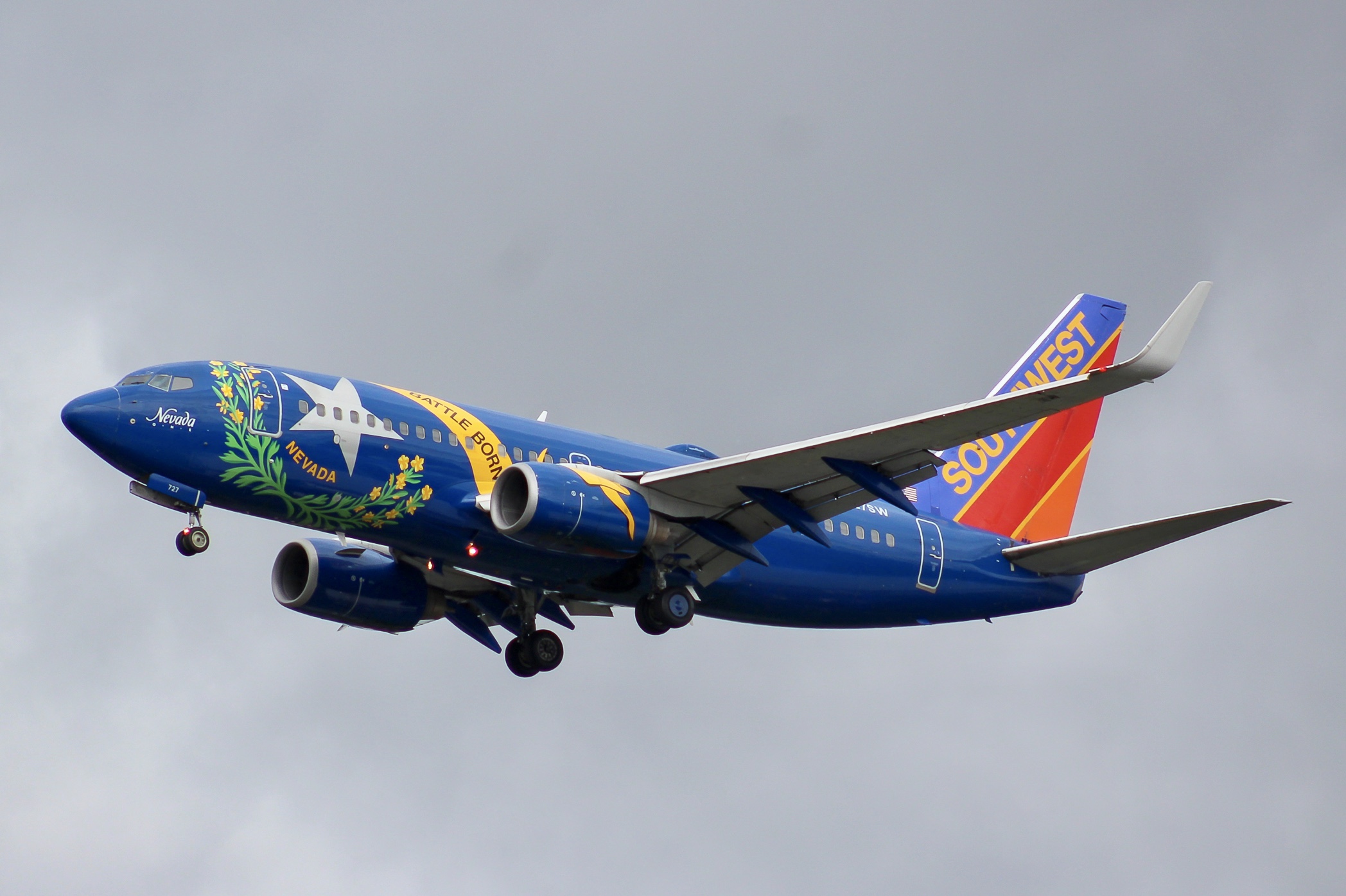 Full size: Southwest Airlines Boeing 737-700 N727SW at Seattle-Tacoma International Airport