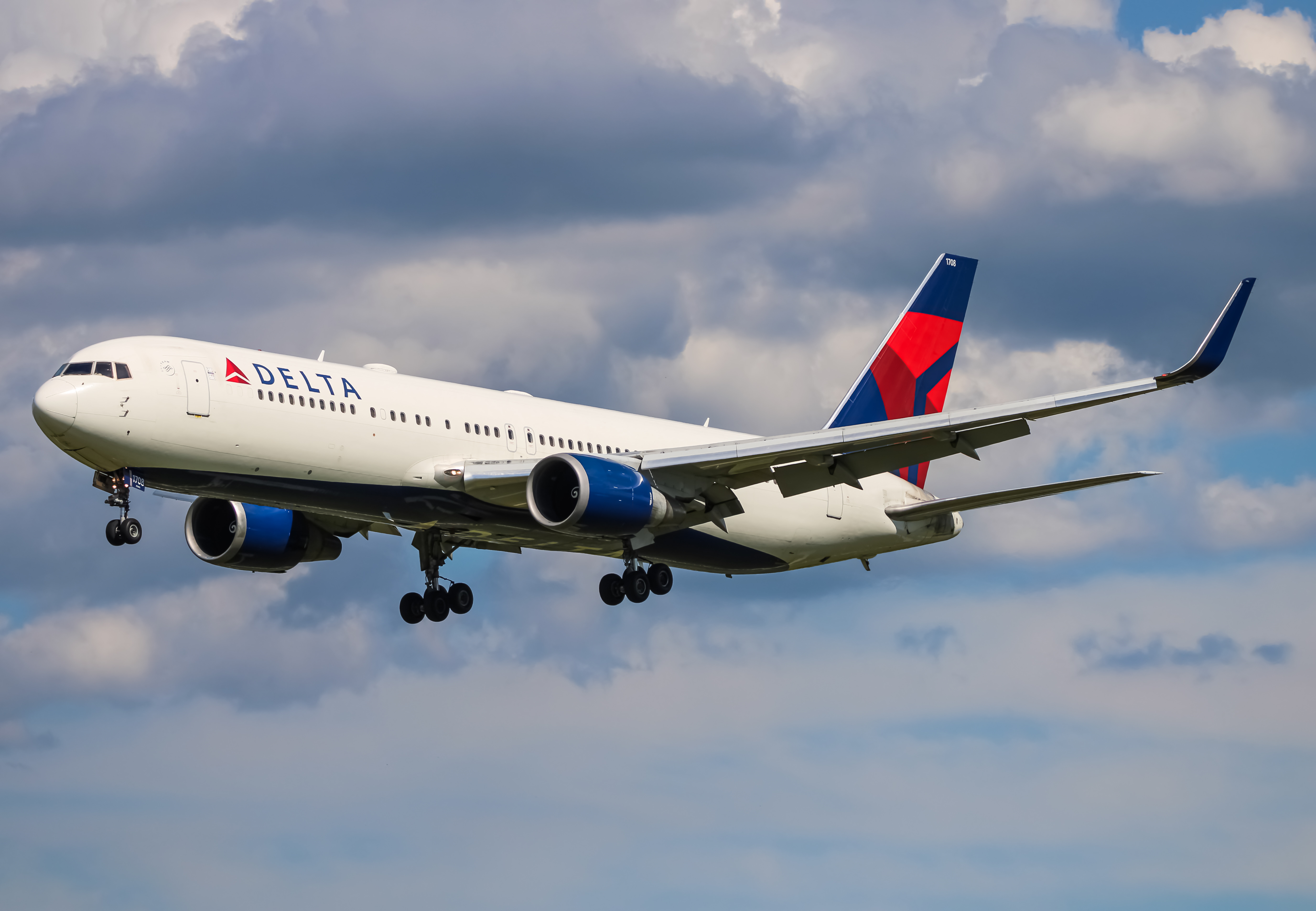 Full size: Delta Airlines Boeing 767-300 N178DZ at Baltimore/Washington International Thurgood Marshall Airport