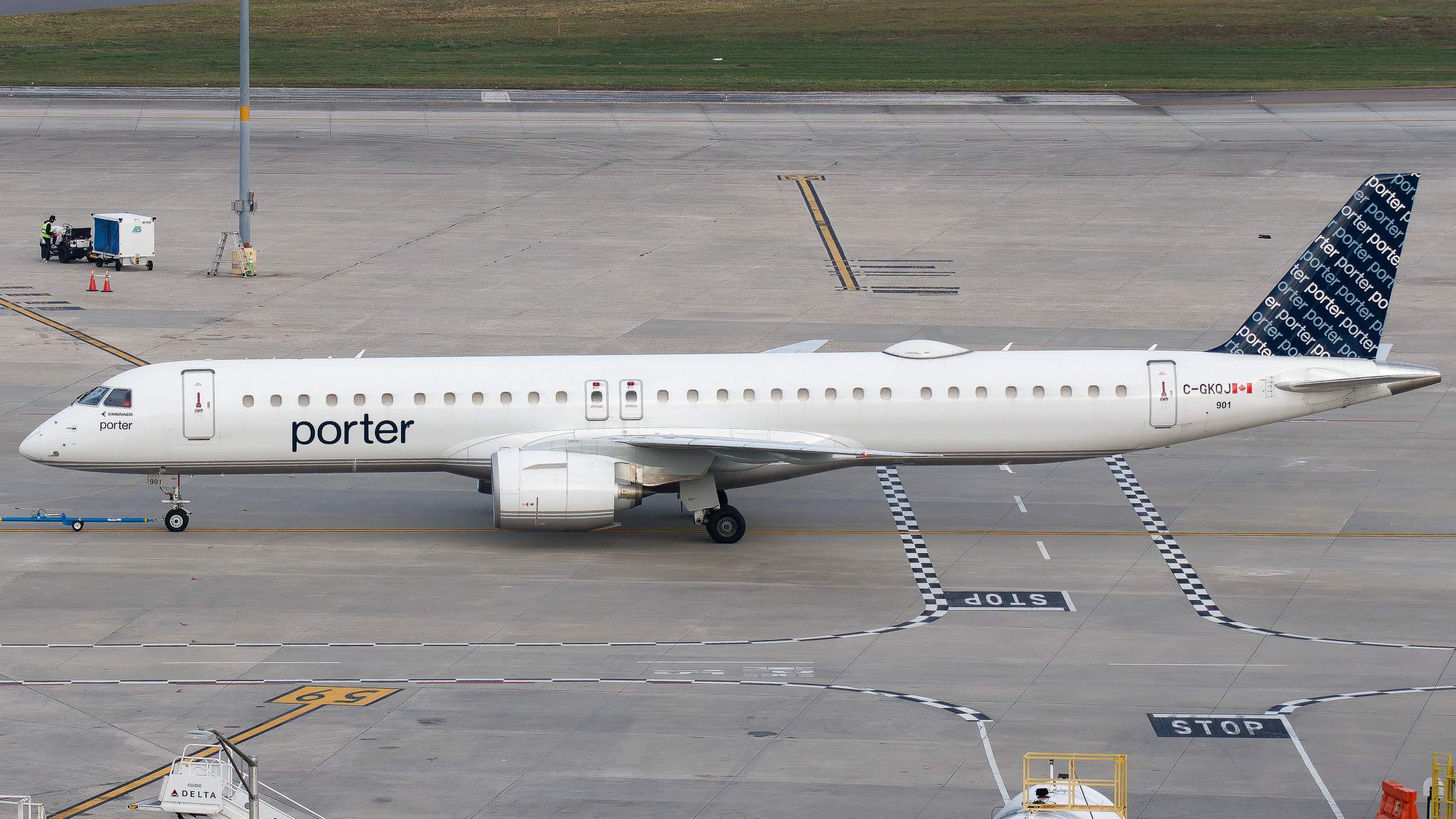 Full size: Porter Airlines Embraer E195-E2 C-GKQJ at Tampa International Airport