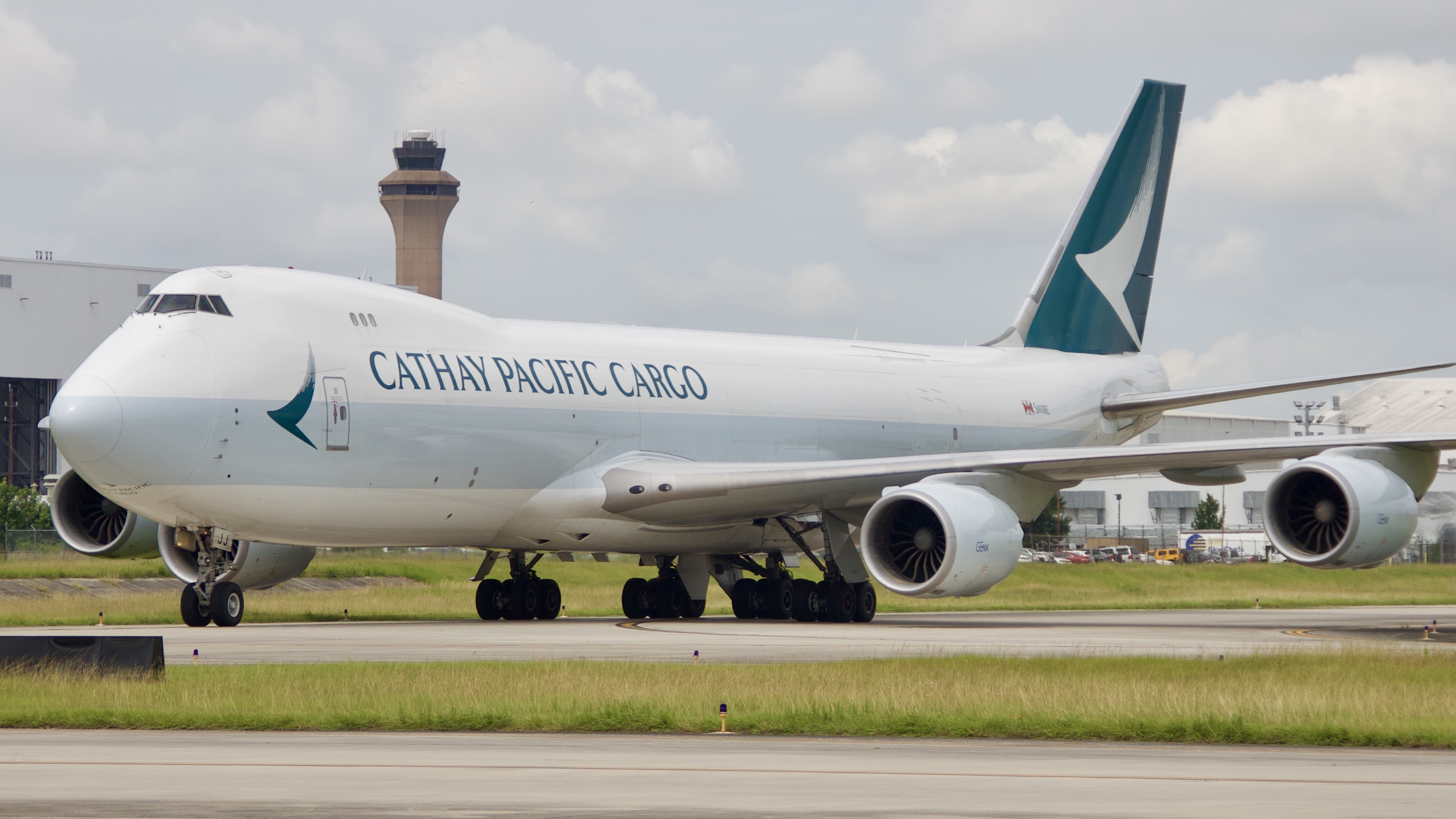 Full size: Cathay Pacific Cargo Boeing 747-8F B-LJJ at Houston-George Bush Intercontinental Airport