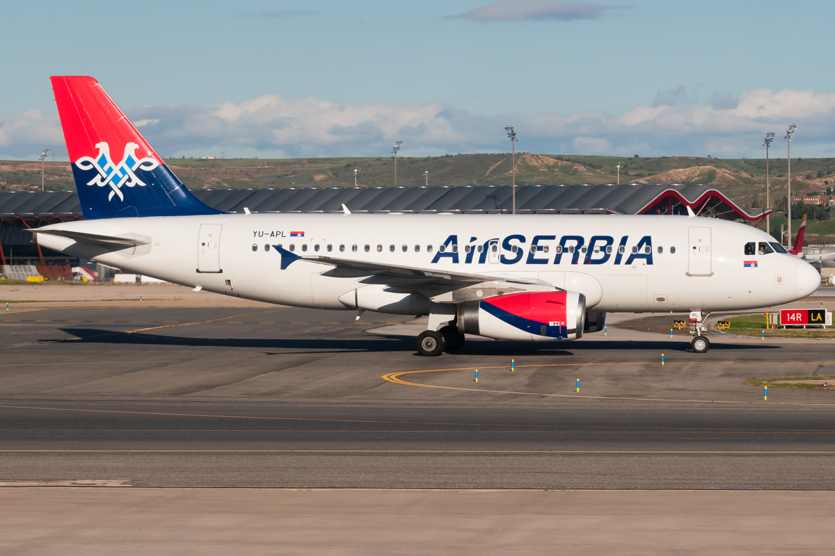Full size: Air Serbia Airbus A319 YU-APL at Madrid Barajas Airport