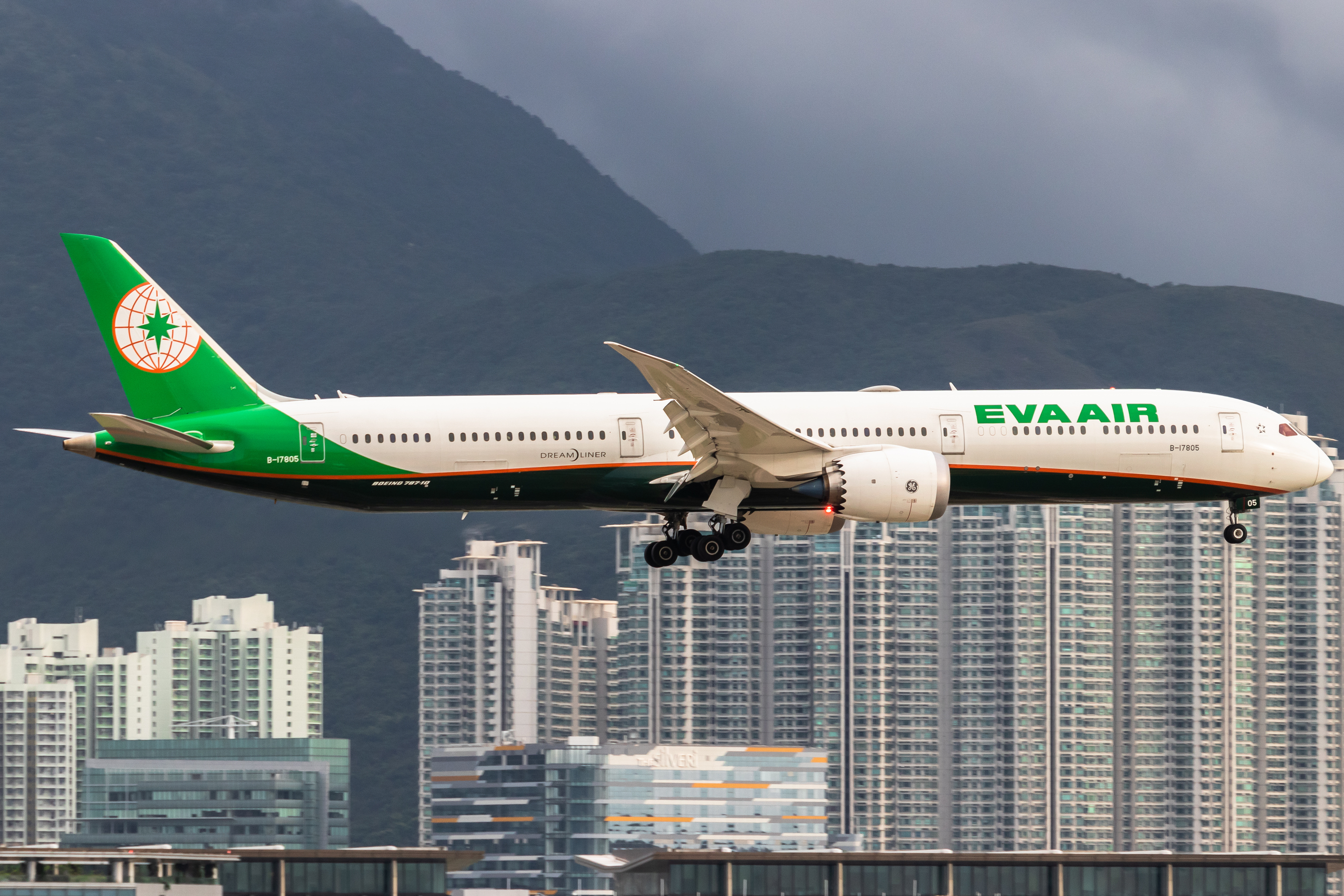 Full size: EVA Air Boeing 787-10 B-17805 at Hong Kong International Airport