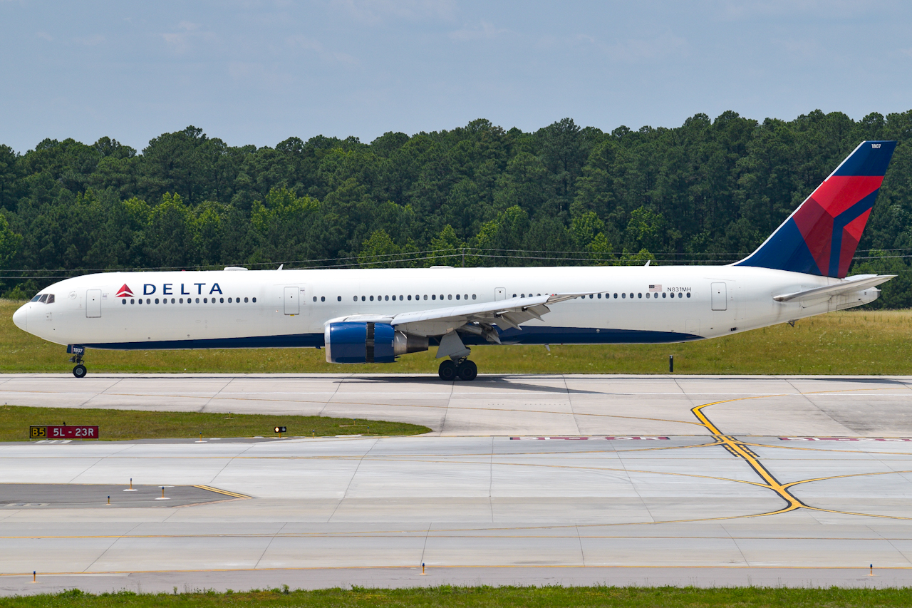 Full size: Delta Airlines Boeing 767-400ER N831MH at Raleigh-Durham International Airport