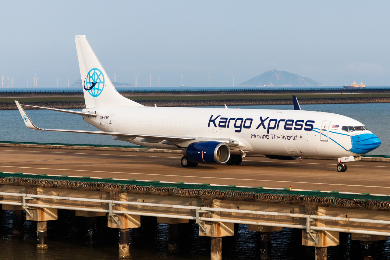 Full size: Kargo Xpress Boeing 737-800 9M-KXP at Macau International Airport