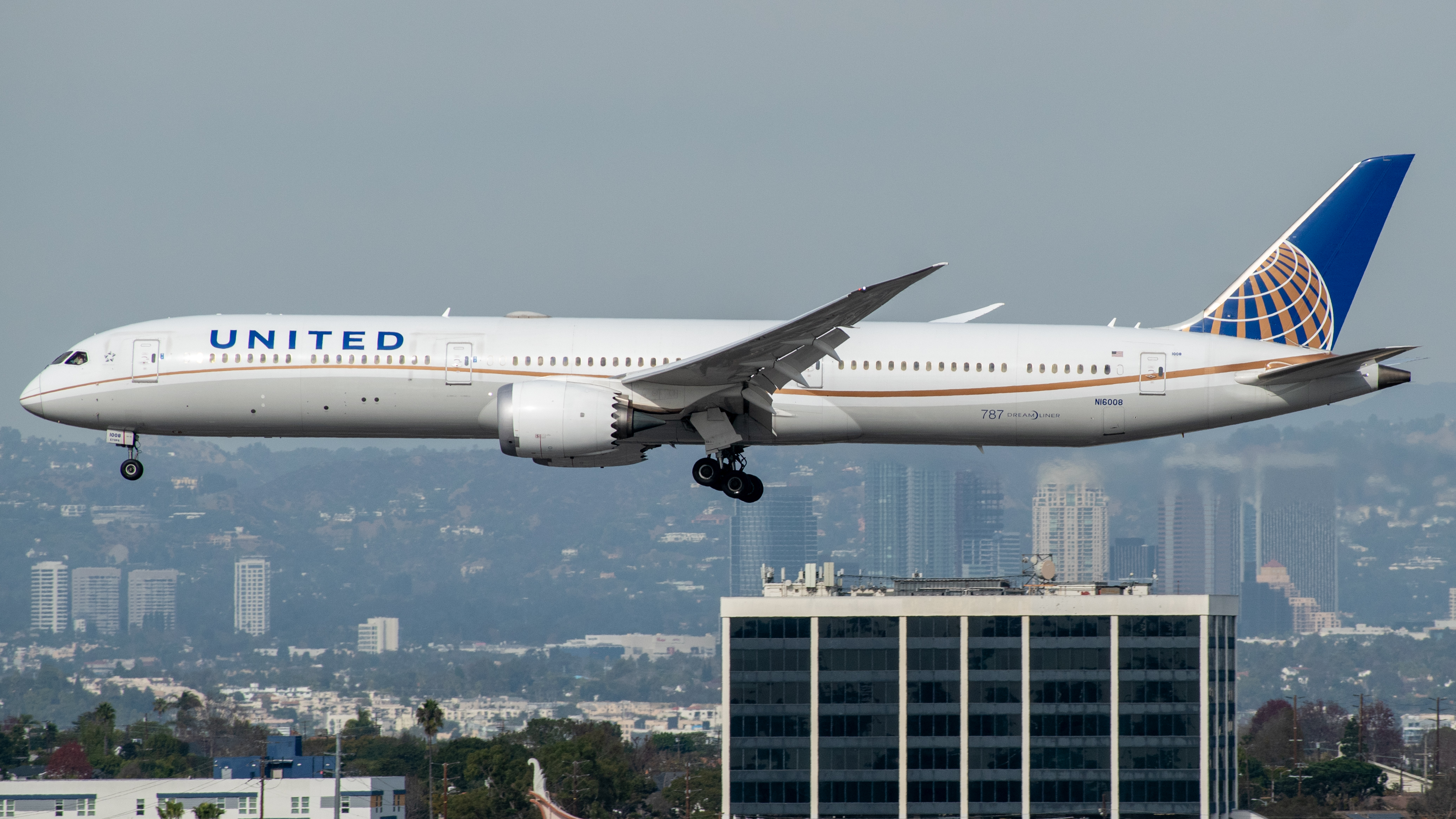 Full size: United Airlines Boeing 787-10 N16008 at Los Angeles International Airport