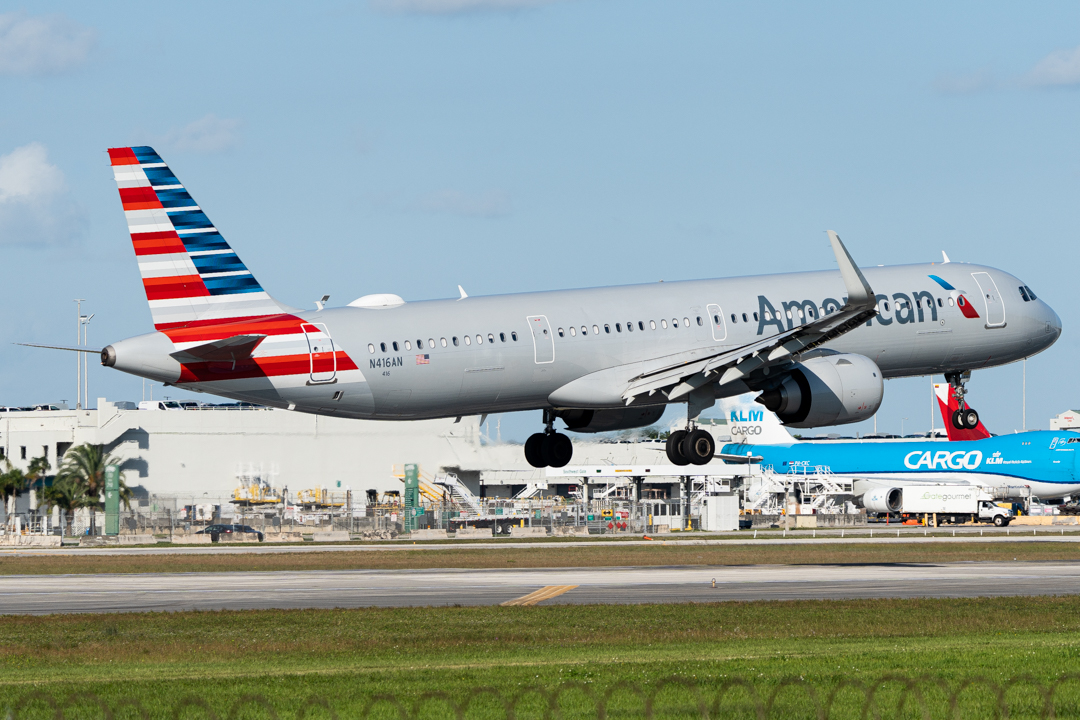 Full size: American Airlines Airbus A321NEO N416AN at Miami International Airport