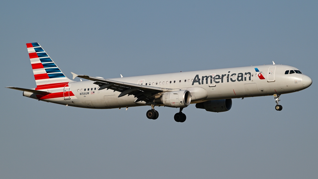 Full size: American Airlines Airbus A321-200 N156UW at Dallas-Fort Worth International Airport