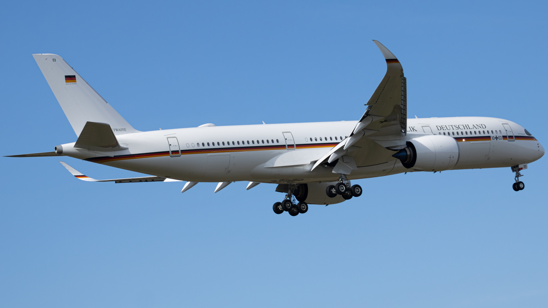 Full size: Luftwaffe Airbus A350-900 10+03 at Washington Dulles International Airport