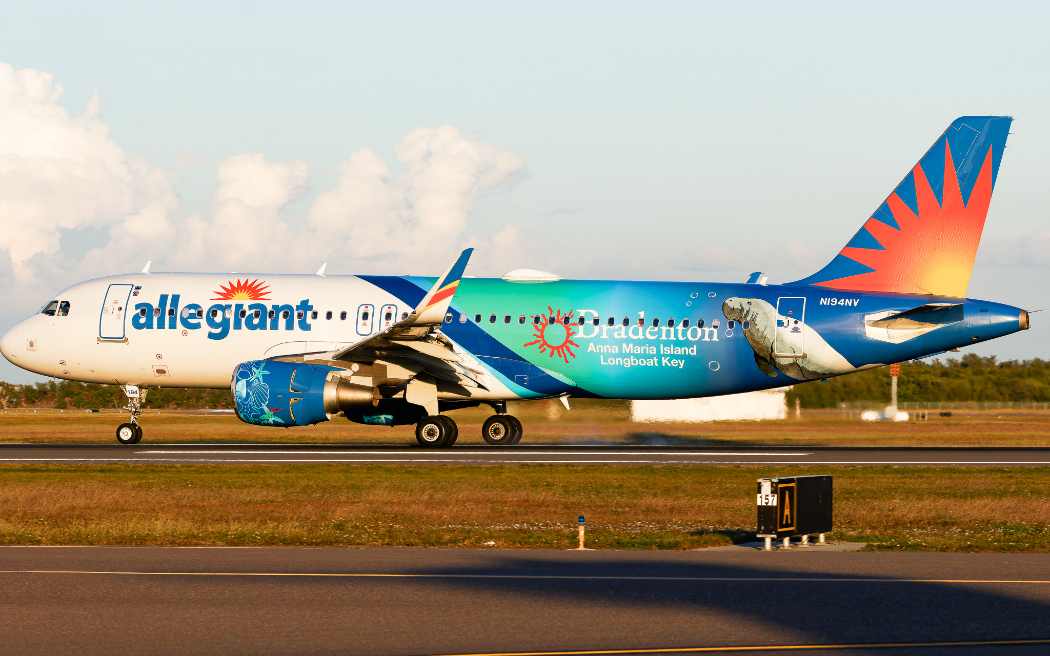 Full size: Allegiant Air Airbus A320 N194NV at St. Petersburg Clearwater International Airport