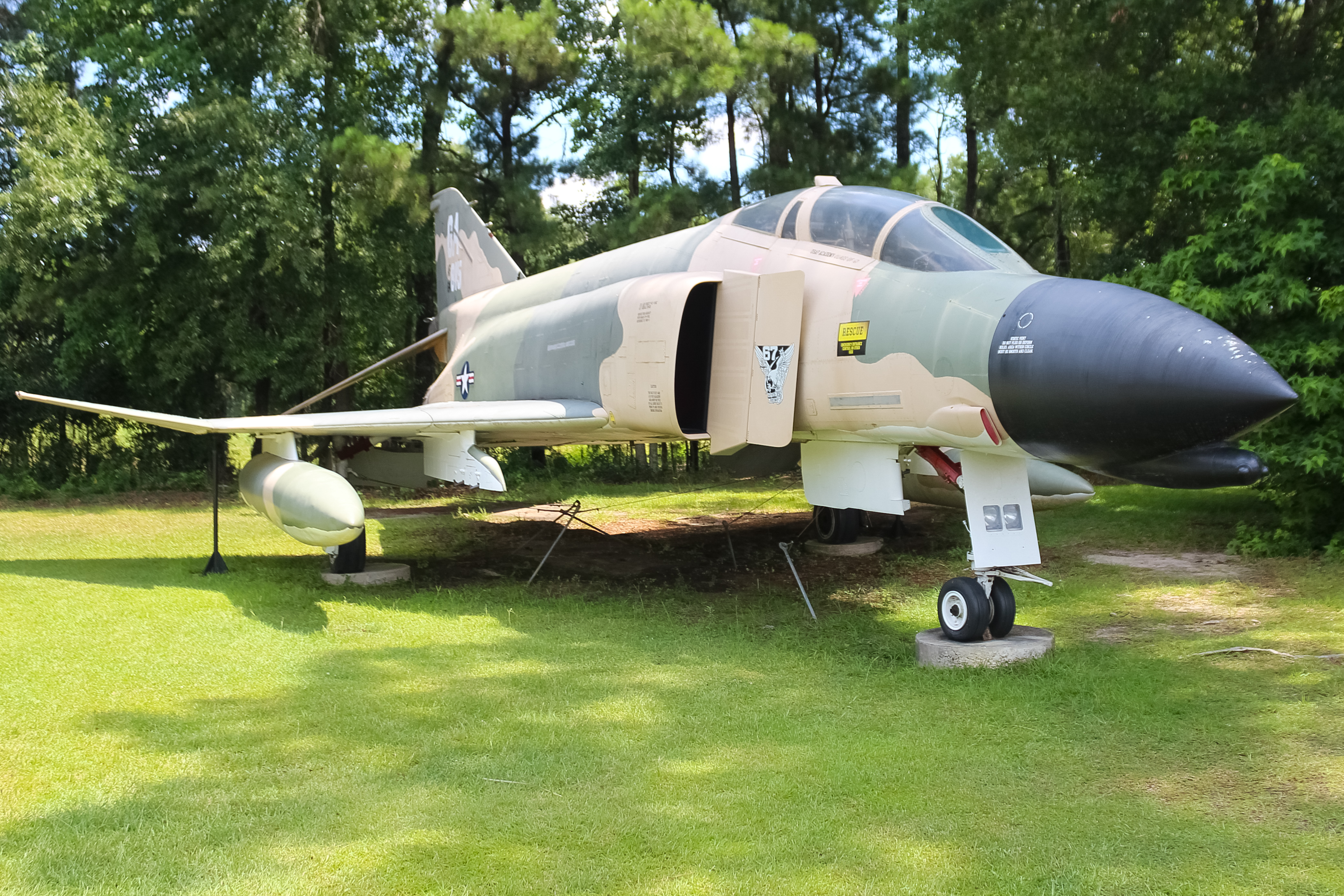 Full size: USAF - United States Air Force McDonnell Douglas F-4 Phantom II 64-0815 at Savannah/Hilton Head International Airport