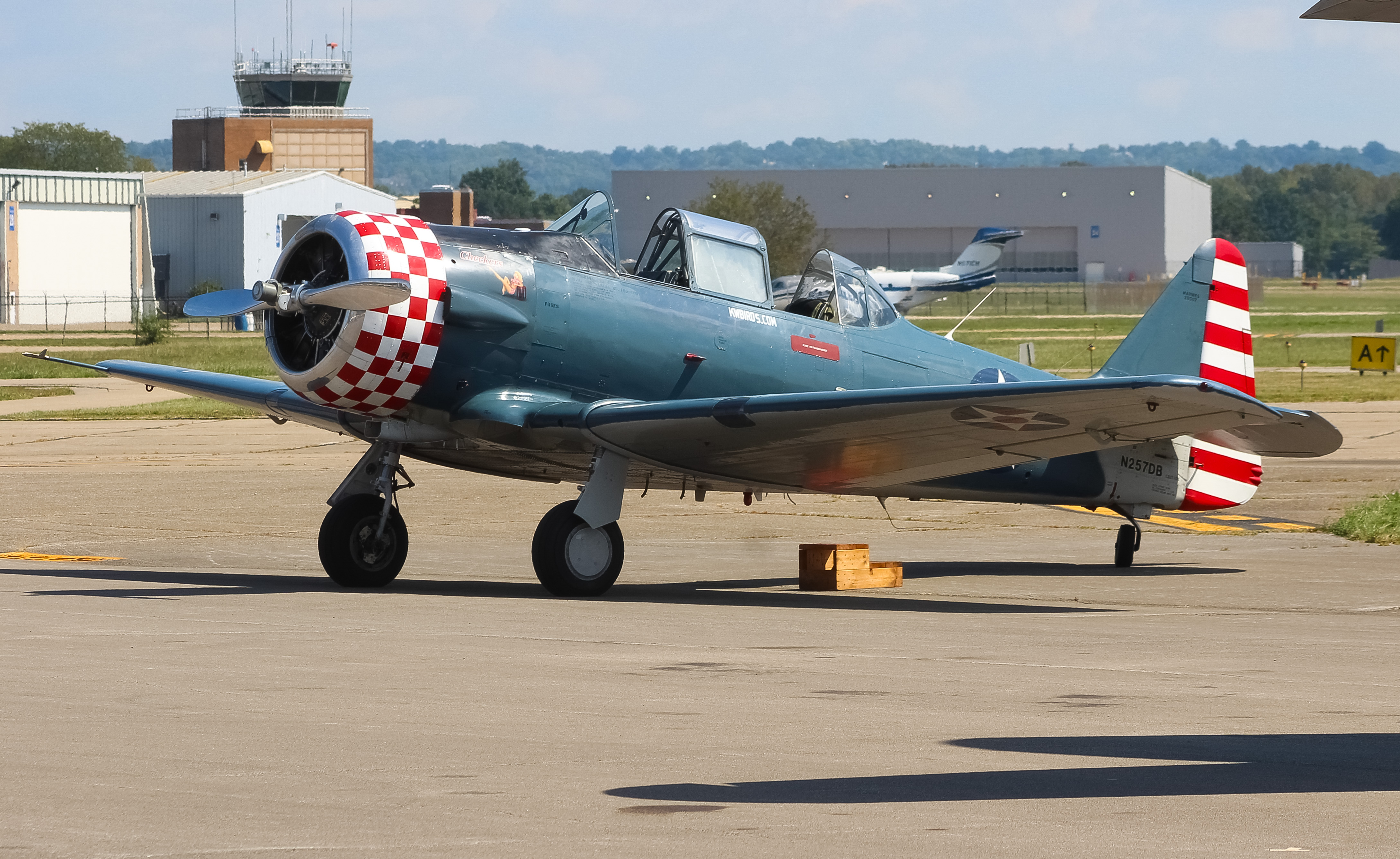 Full size: PRIVATE North American T-6 Texan N257DB at Cincinnati Municipal Airport/Lunken Field
