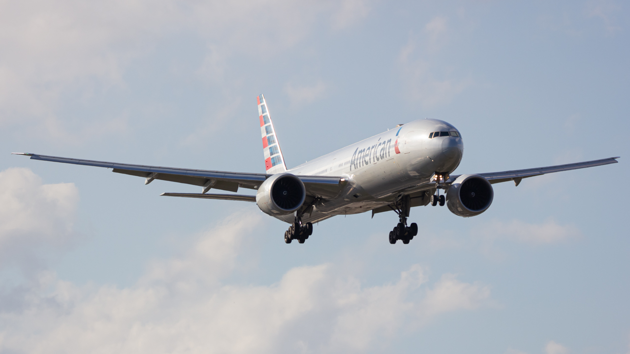 Full size: American Airlines Boeing 777-300ER N731AN at Miami International Airport