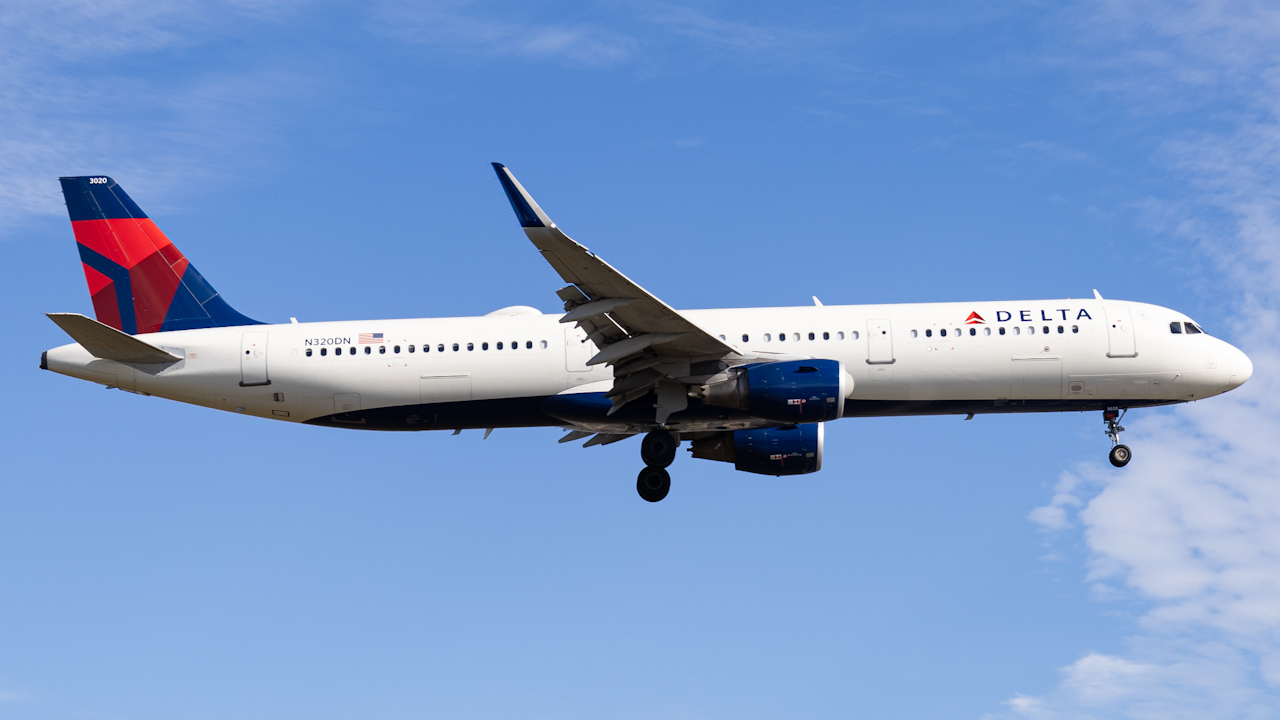 Full size: Delta Airlines Airbus A321-200 N320DN at Tampa International Airport