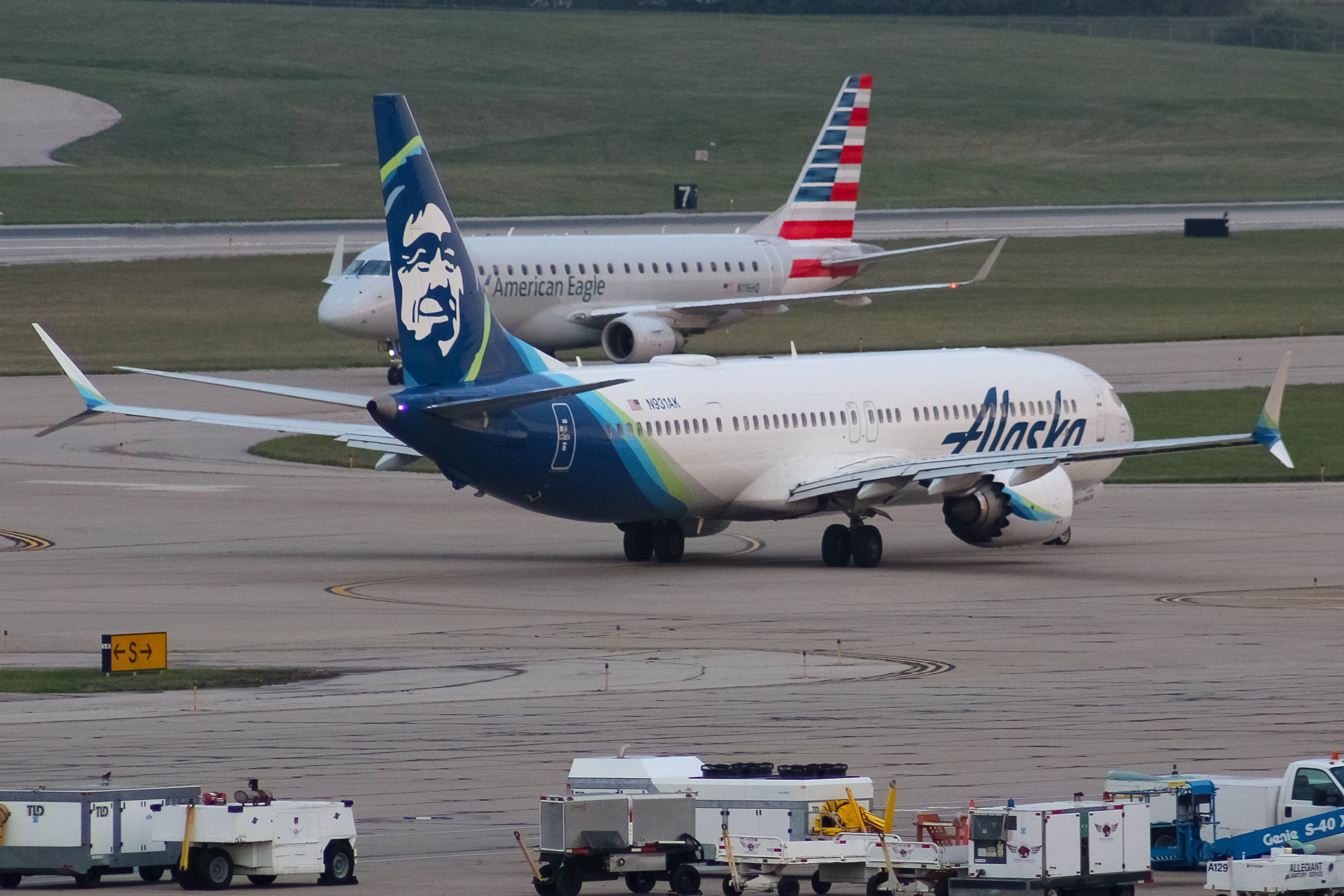 Full size: Alaska Airlines Boeing 737 MAX 9 N931AK at Cincinnati/Northern Kentucky International Airport