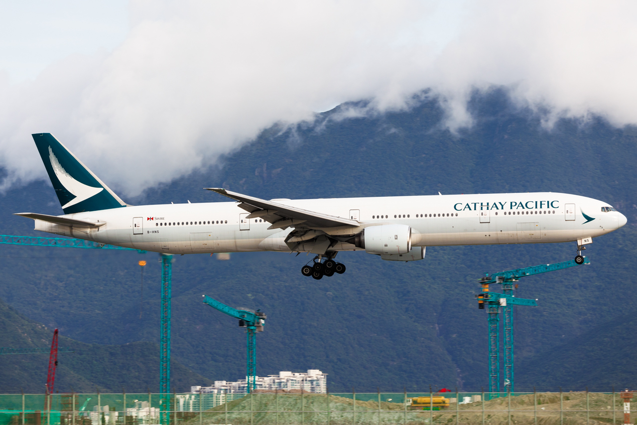 Full size: Cathay Pacific Boeing 777-300 B-HNS at Hong Kong International Airport
