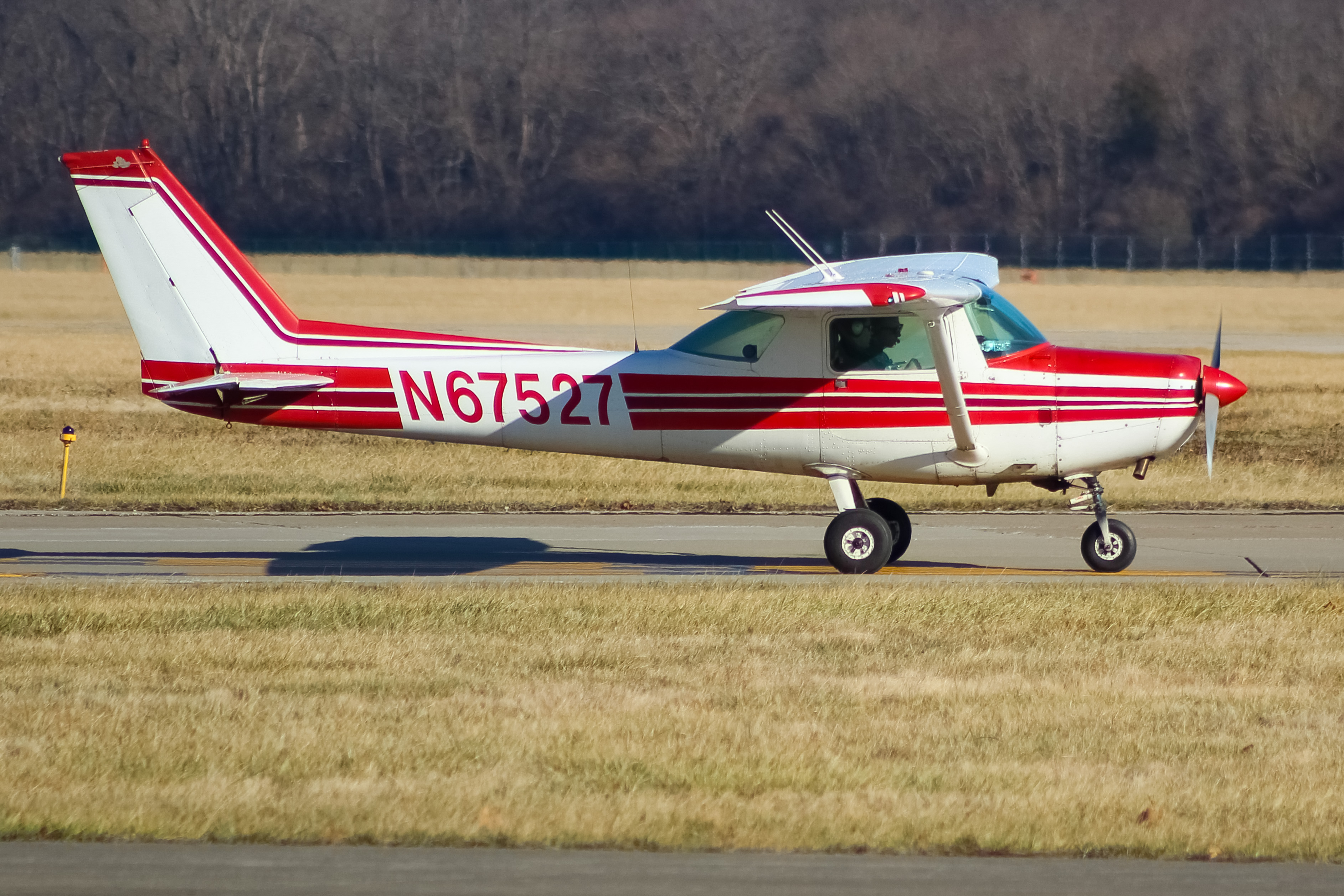Full size: PRIVATE  Cessna 152 N67527 at Cincinnati Municipal Airport/Lunken Field