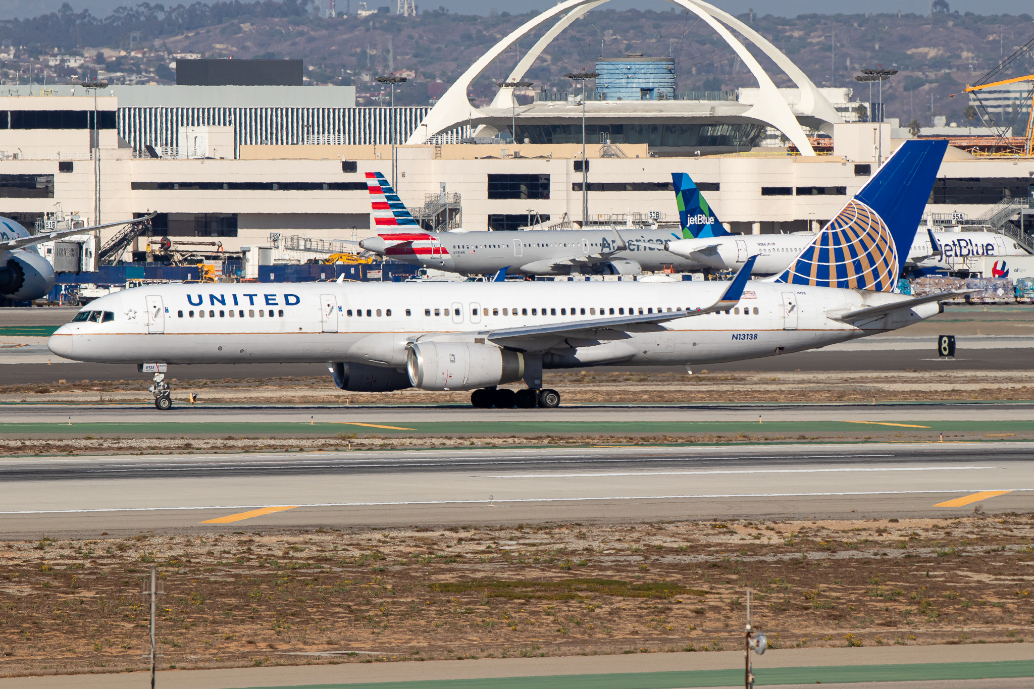 Full size: United Airlines Boeing 757-200 N13138 at Los Angeles International Airport