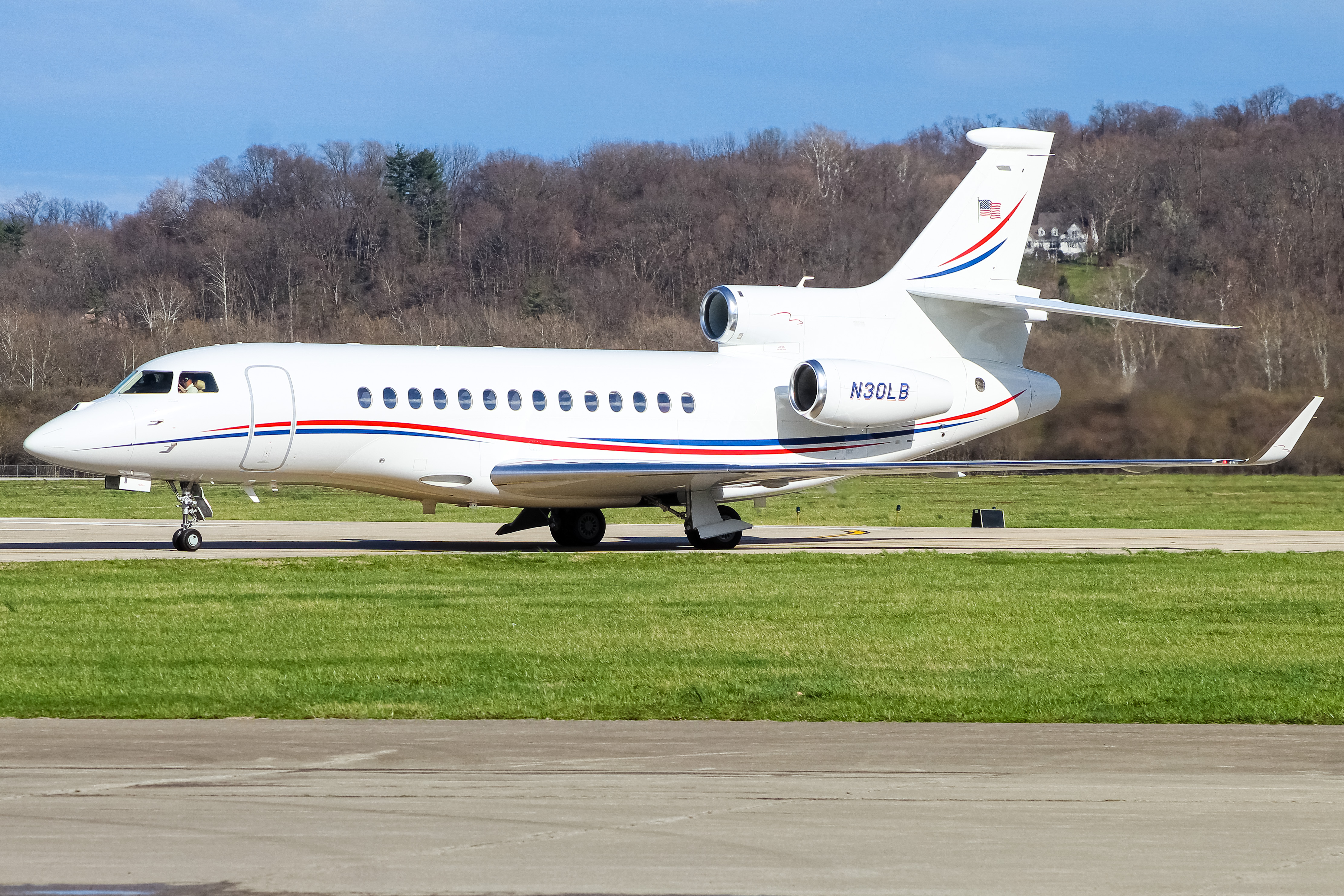 Full size: PRIVATE  Dassault Falcon 7X N30LB at Cincinnati Municipal Airport/Lunken Field