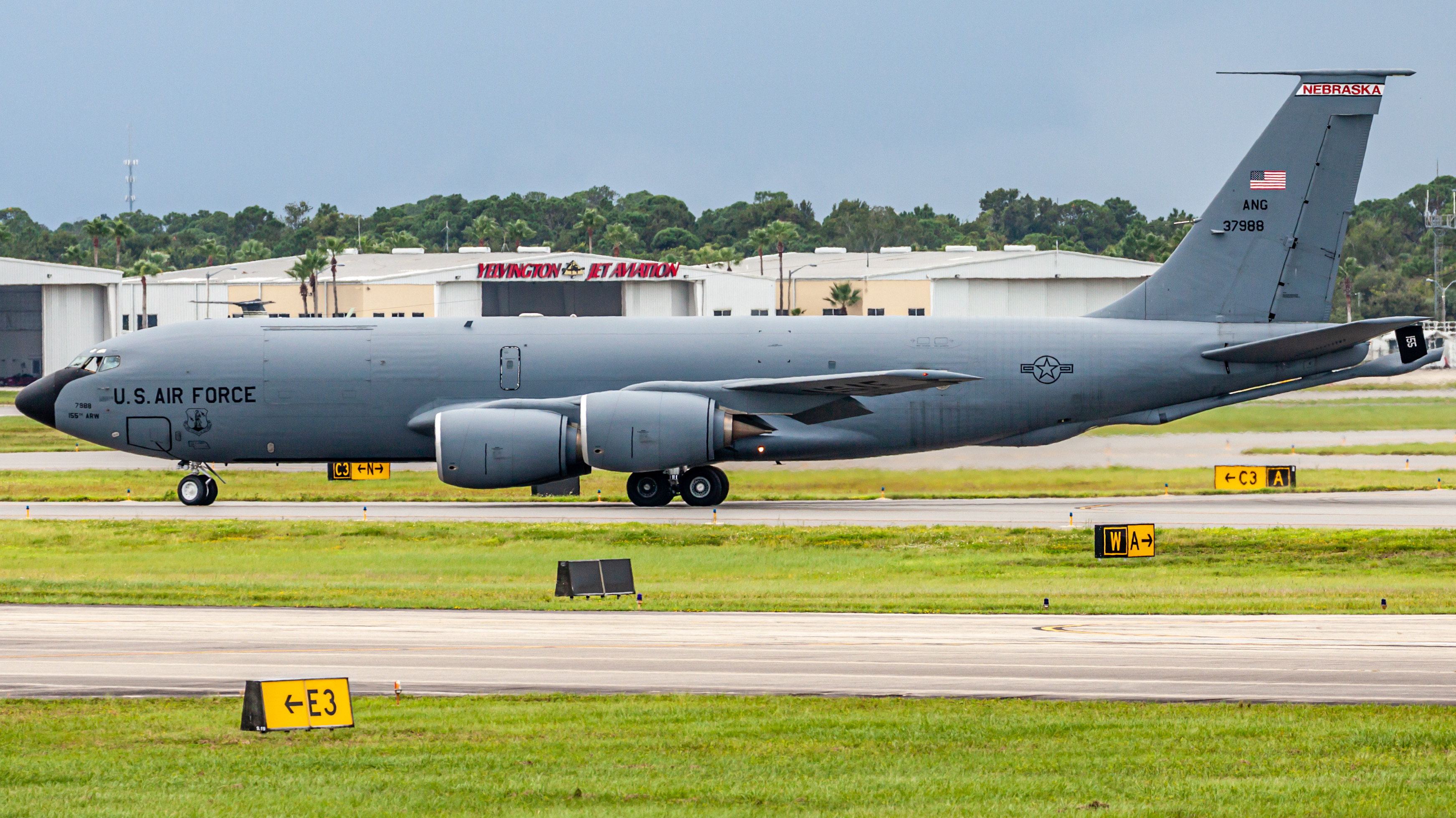 Full size: USAF - United States Air Force Boeing KC-135 Stratotanker 63-7988 at Daytona Beach International Airport