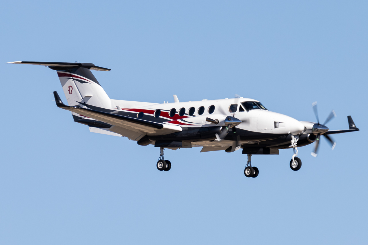 Full size: PRIVATE Beechcraft King Air 200 N27HK at Boise Air Terminal/Gowen Field