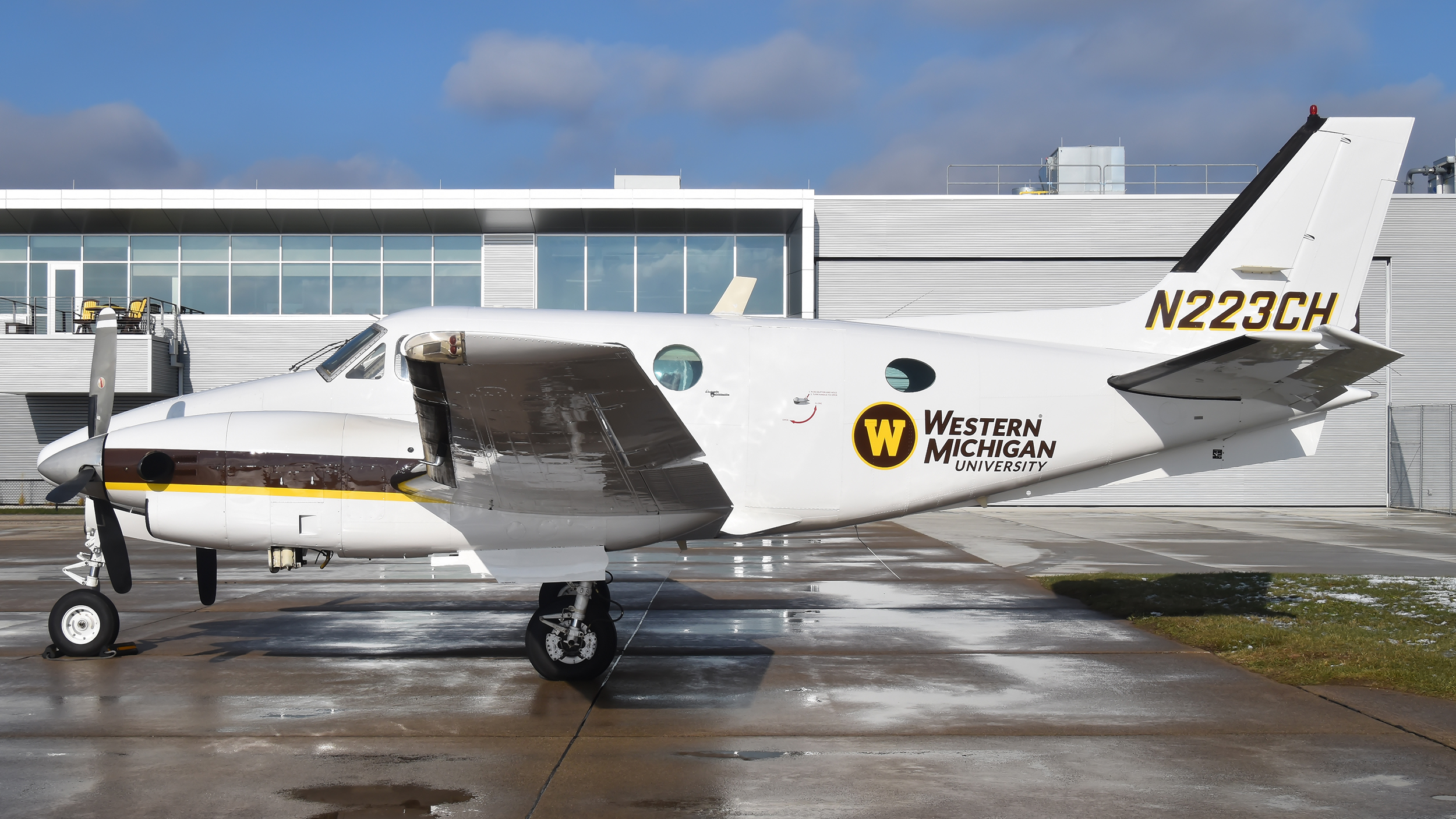 Full size: Western Michigan University  Beechcraft King Air C90 N223CH at Battle Creek Kalamazoo International Airport