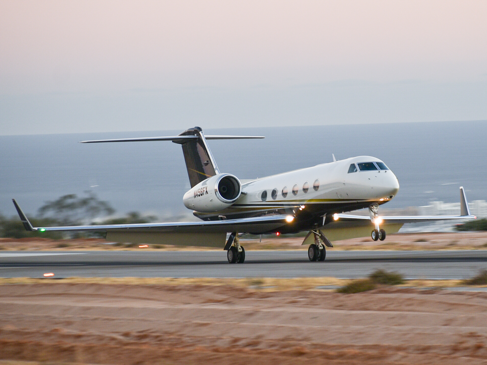Full size: Flexjet Gulfstream IV N456FX at Aeropuerto de Cabo San Lucas Internacional