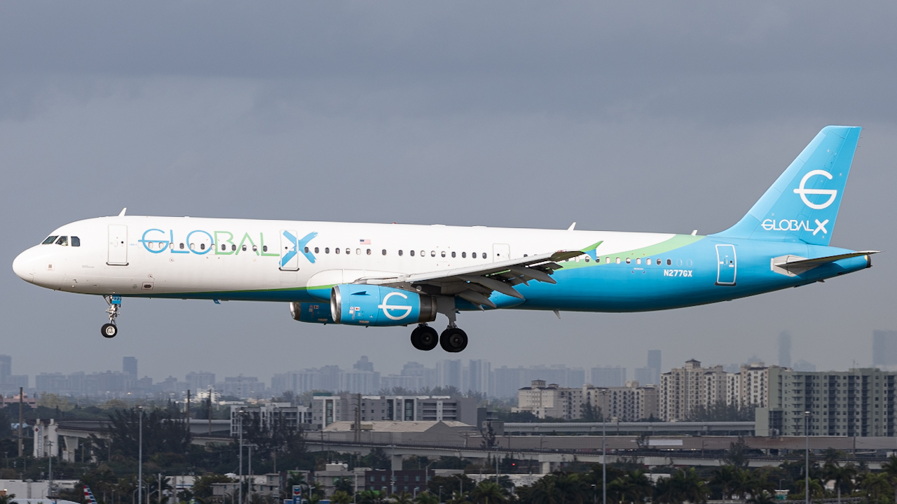 Full size: Global X Airbus A321-200 N277GX at Miami International Airport