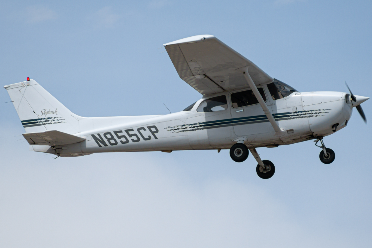 Full size: PRIVATE Cessna 172 N855CP at Vance Brand Airport