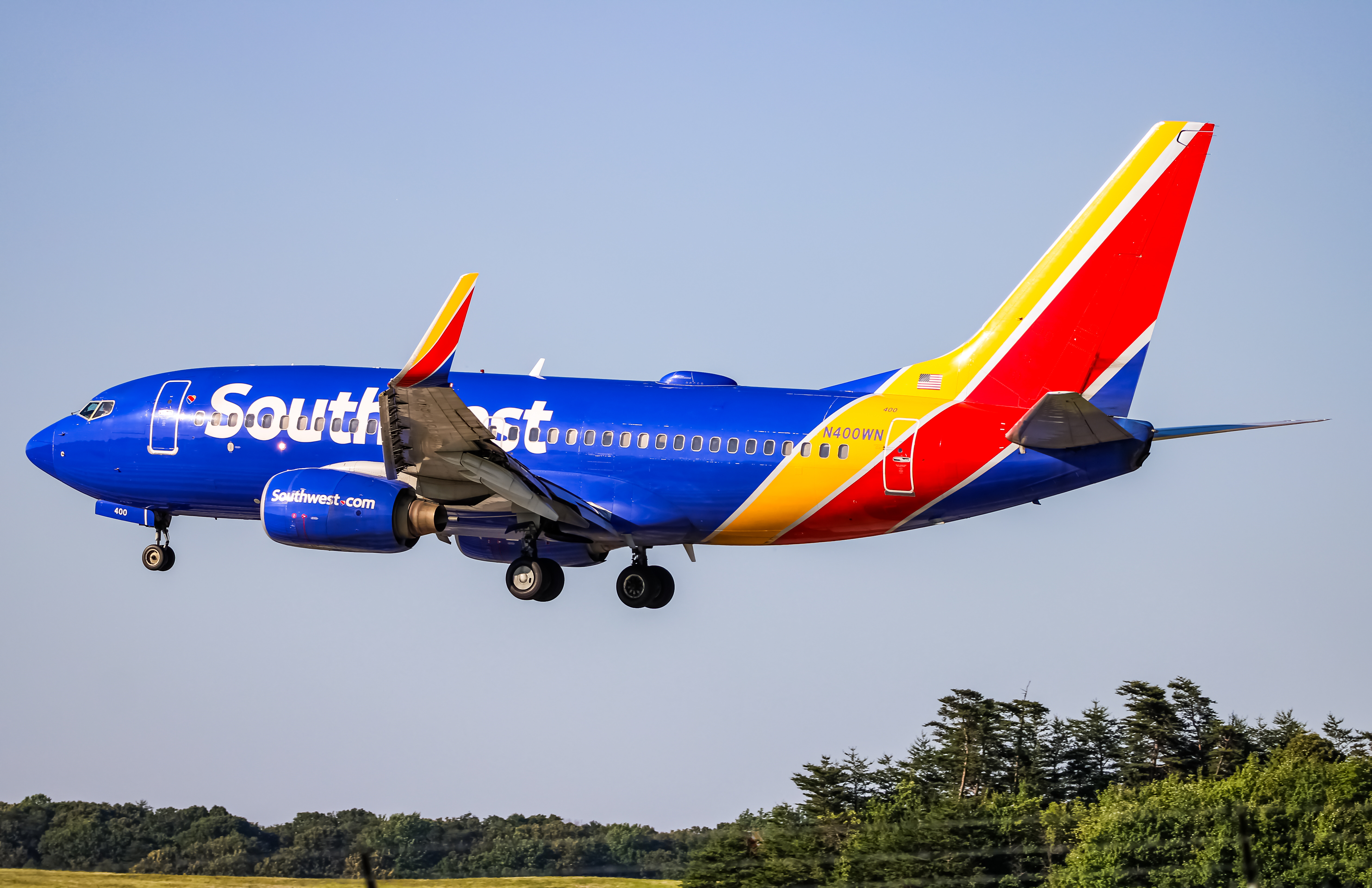 Full size: Southwest Airlines Boeing 737-700 N400WN at Baltimore/Washington International Thurgood Marshall Airport