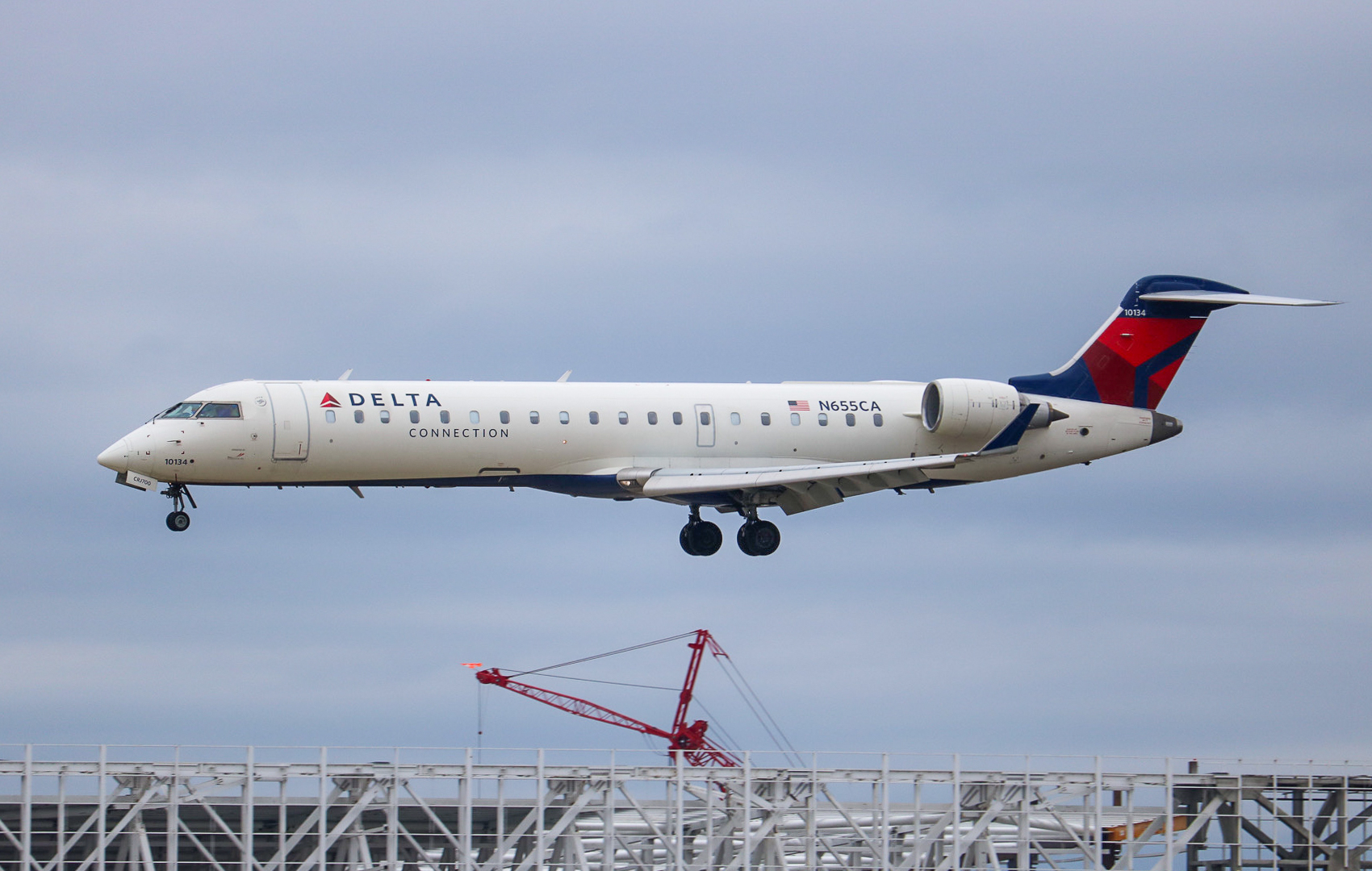 Full size: Delta Connection Mitsubishi CRJ-700 N655CA at Louisville Muhammad Ali International Airport