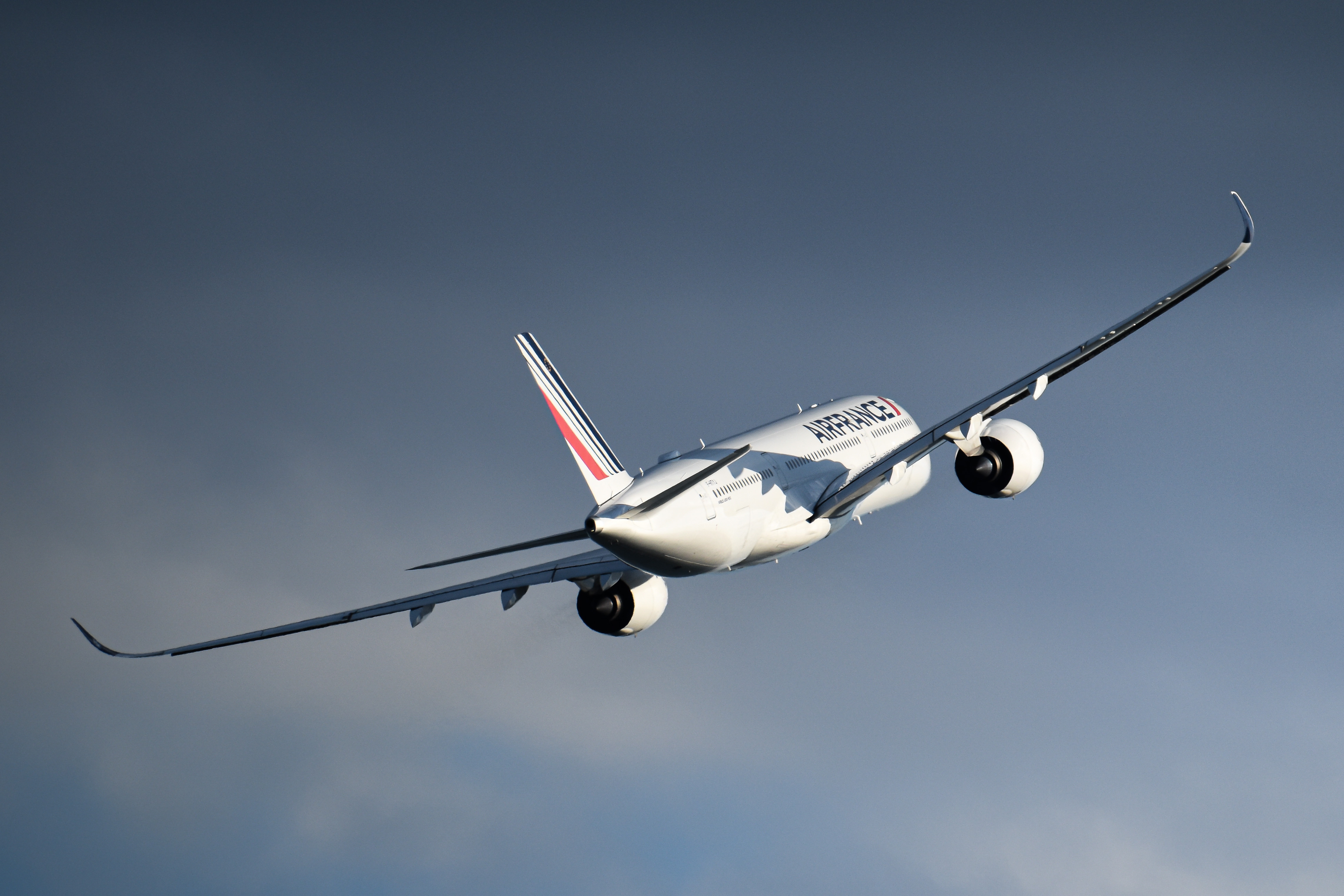 Full size: Air France Airbus A350-900 F-HTYJ at General Edward Lawrence Logan International Airport