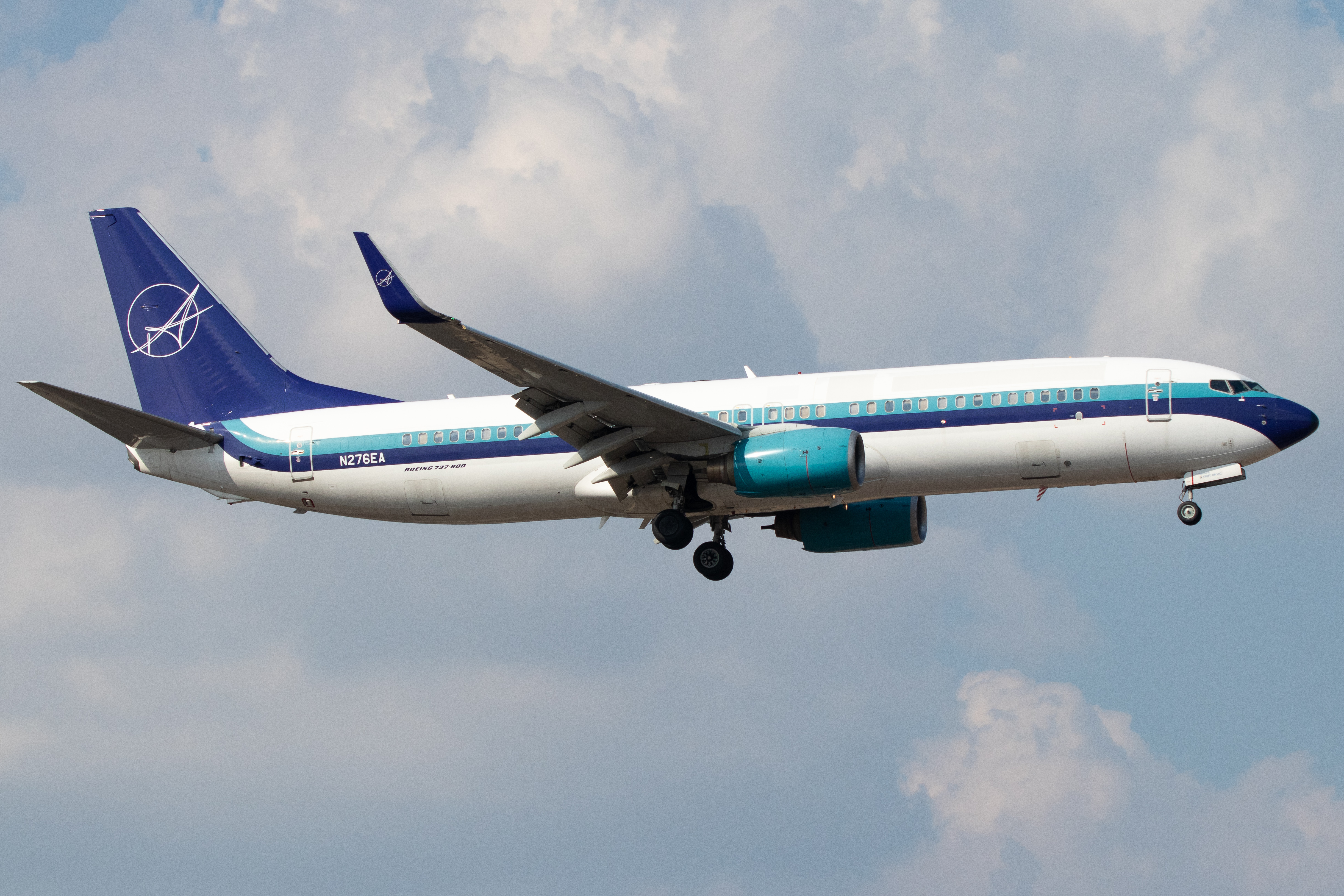 Full size: Swift Air Boeing 737-800 N276EA at San Antonio International Airport