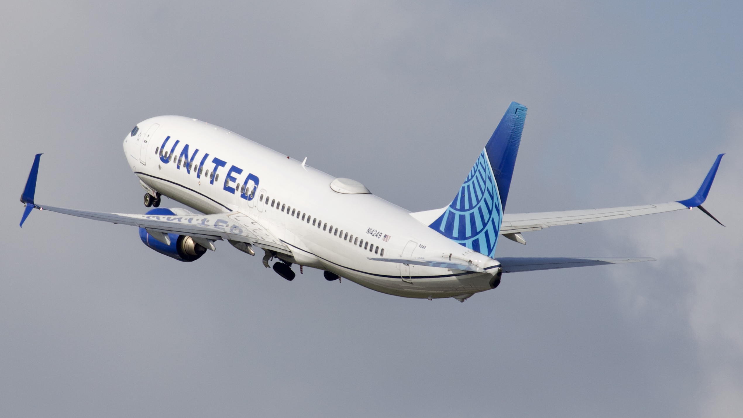 Full size: United Airlines Boeing 737-800 N14249 at Houston-George Bush Intercontinental Airport