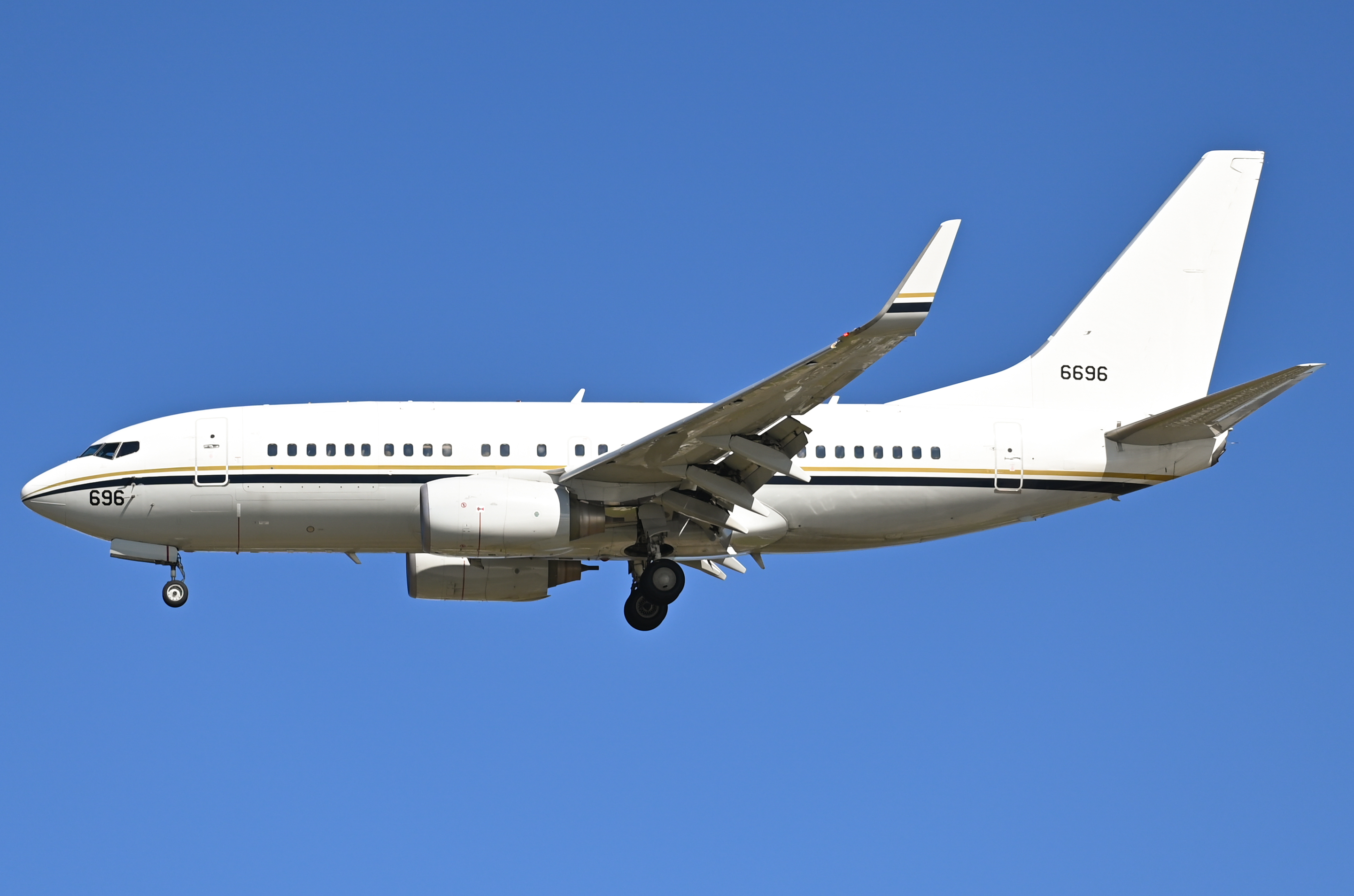 Full size: USN - United States Navy Boeing C-40 Clipper 166696 at North Island NAS