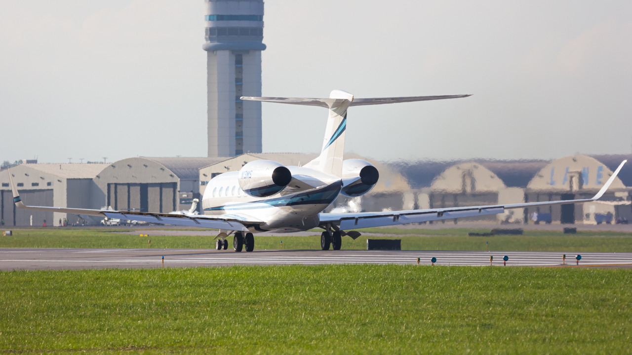 Full size: PRIVATE Gulfstream G650 N13MS at John Glenn Columbus International Airport