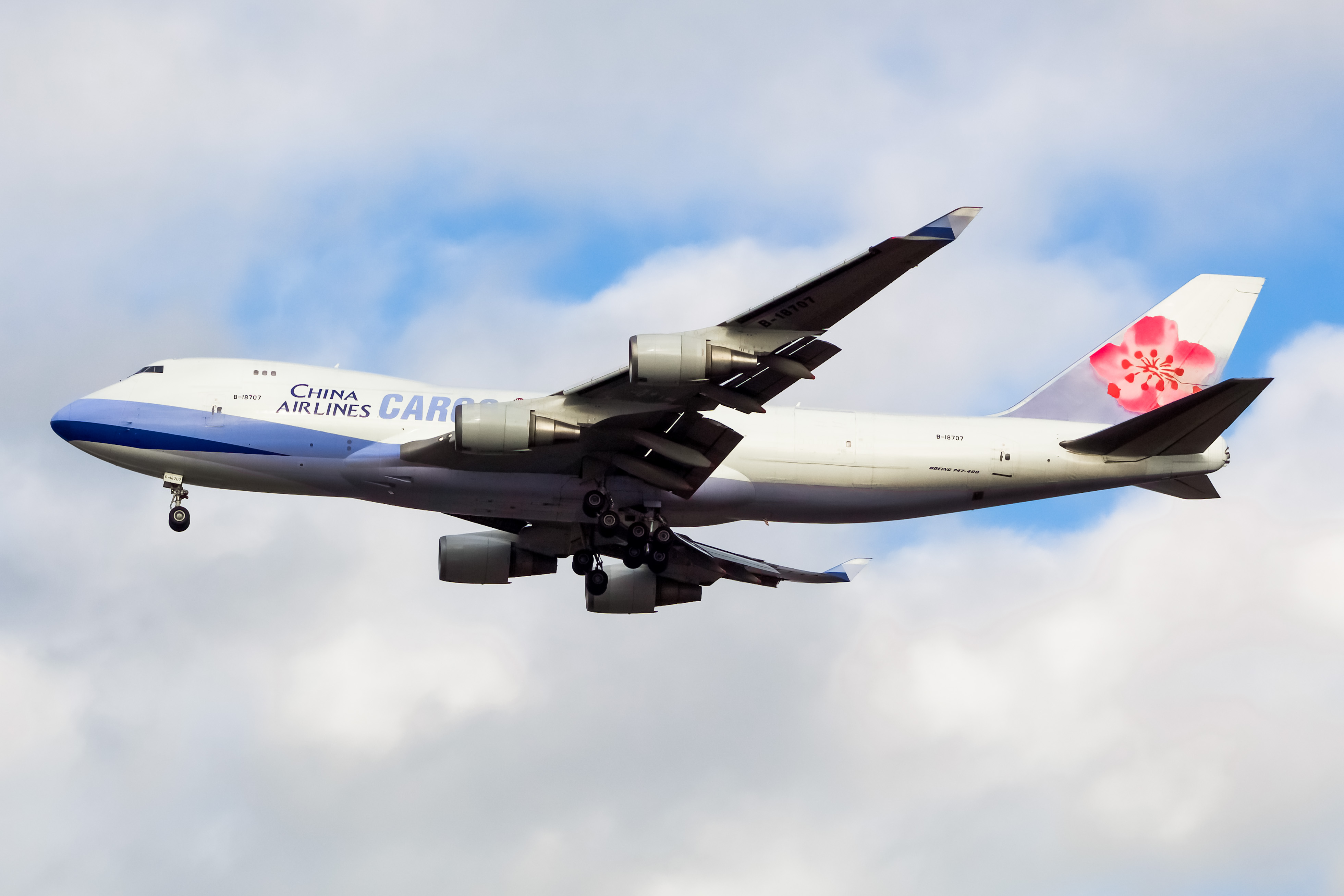Full size: China Airlines Cargo Boeing 747-400F B-18707 at John F. Kennedy International Airport