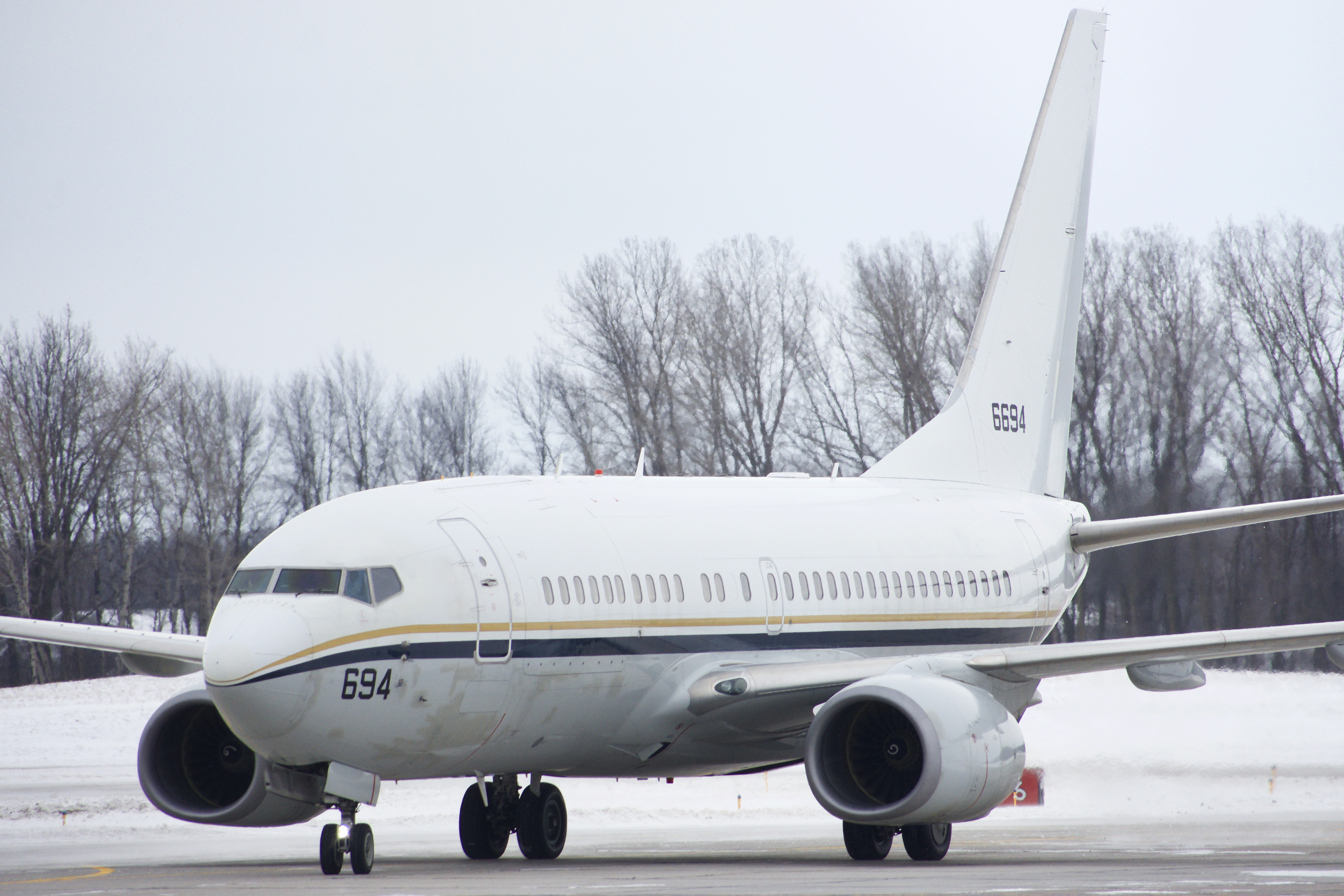 Full size: USN Boeing C-40 166694 at Green Bay-Austin Straubel International Airport