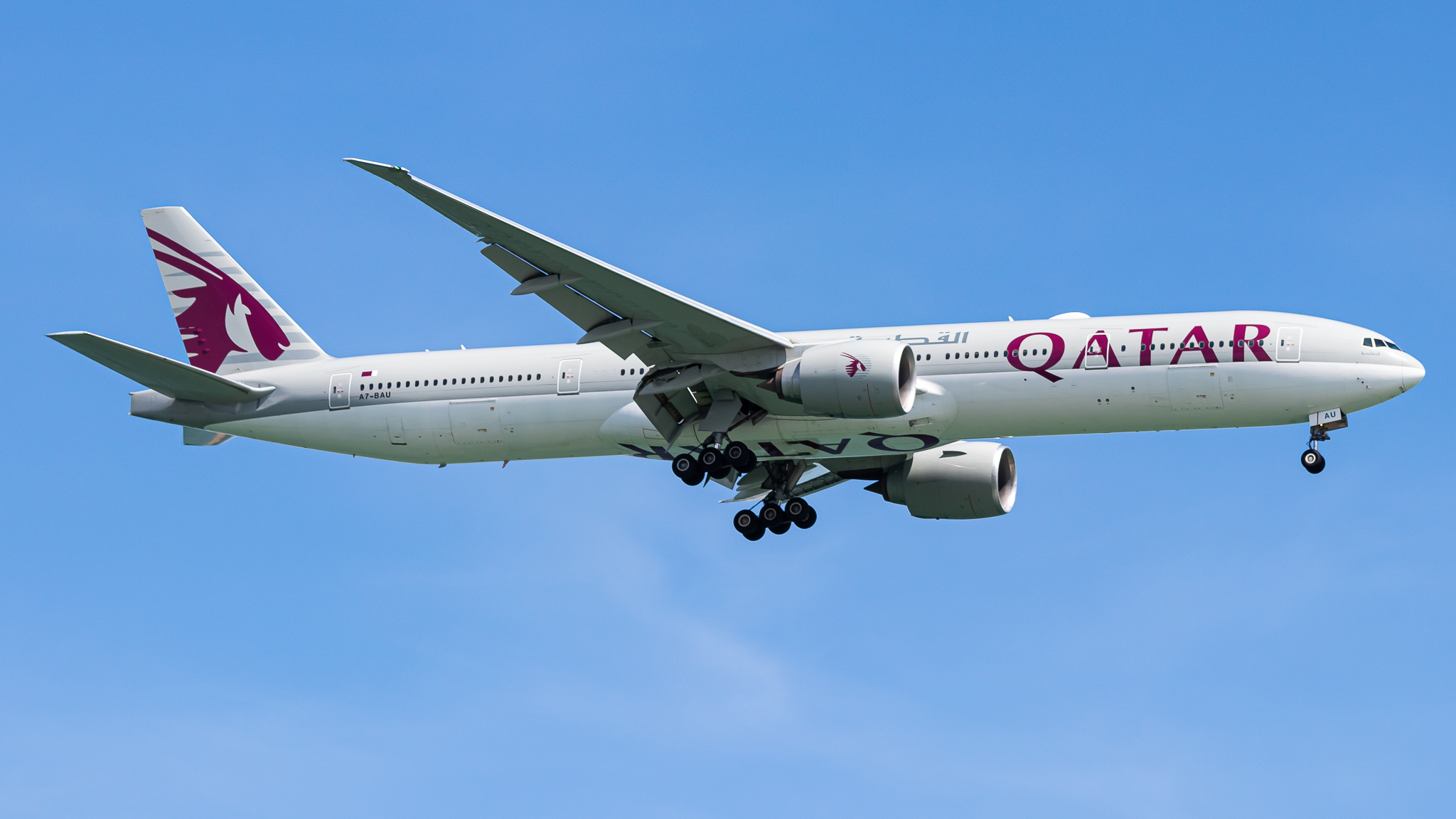 Full size: Qatar Airways Boeing 777-300ER A7-BAU at Singapore-Changi Airport