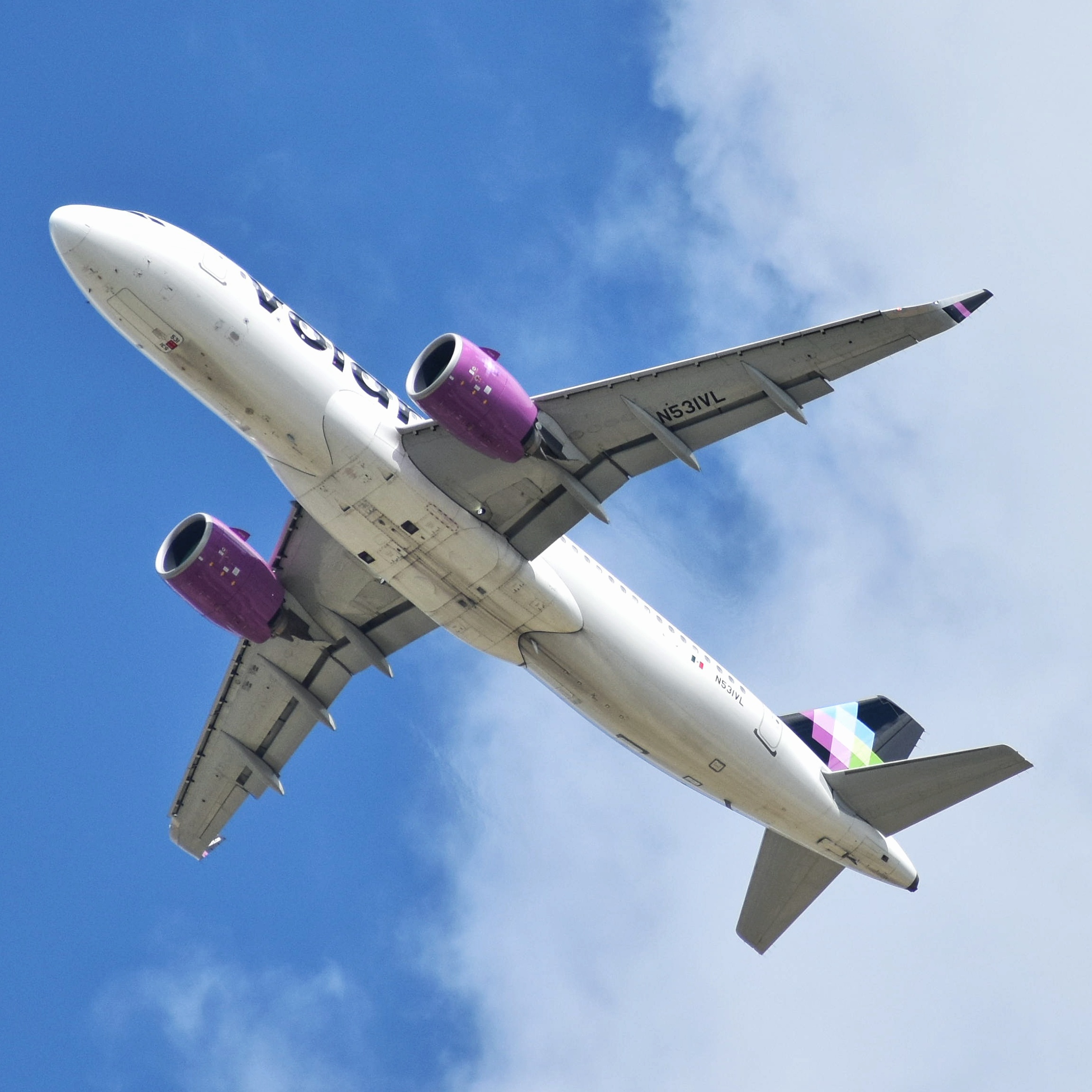 Full size: Volaris  Airbus A320NEO N513IVL at Aeropuerto de Cabo San Lucas Internacional