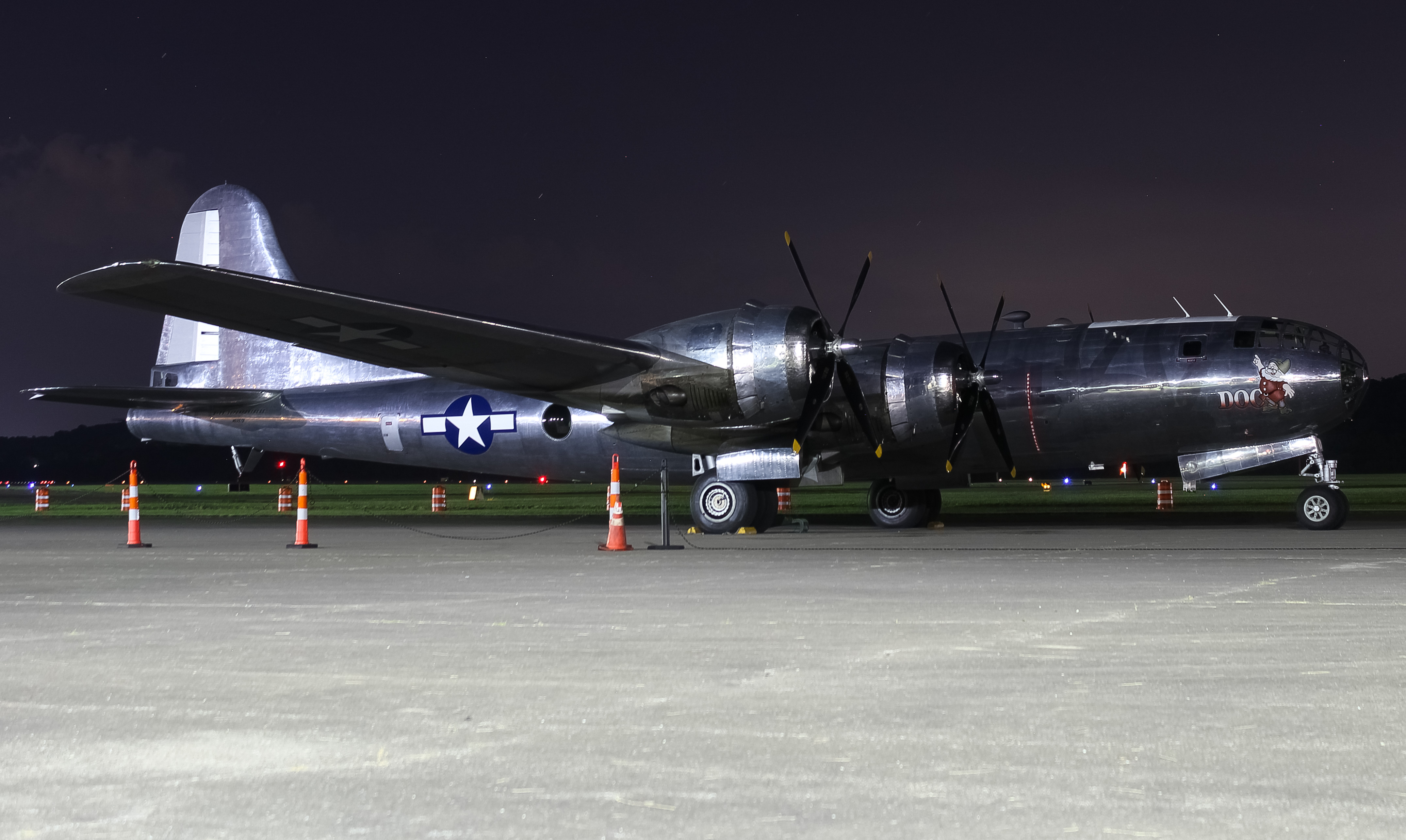 Full size: PRIVATE Boeing B-29 SuperFortress N69972 at Cincinnati Municipal Airport/Lunken Field