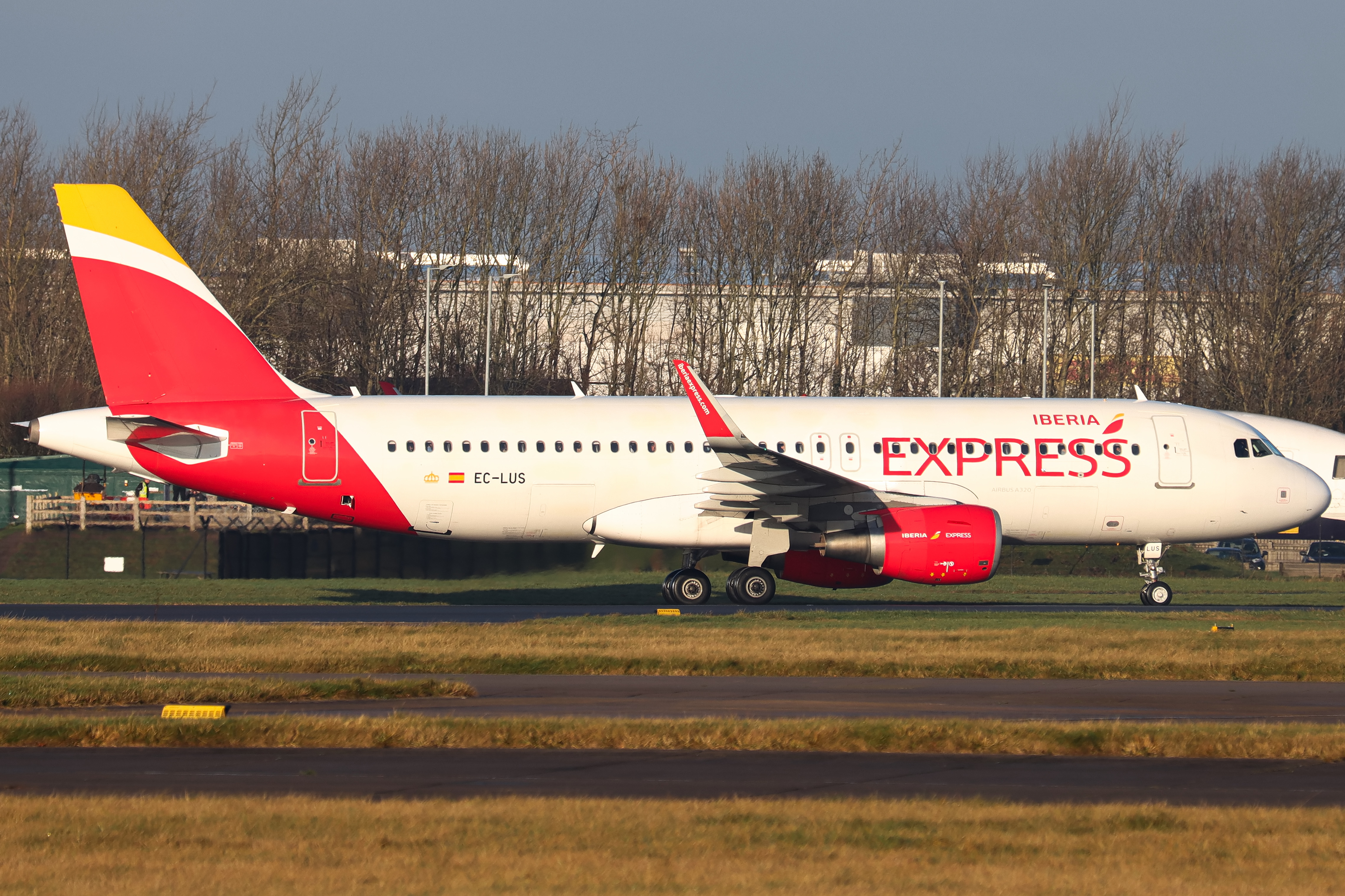 Full size: Iberia Express Airbus A320 EC-LUS at Manchester Airport