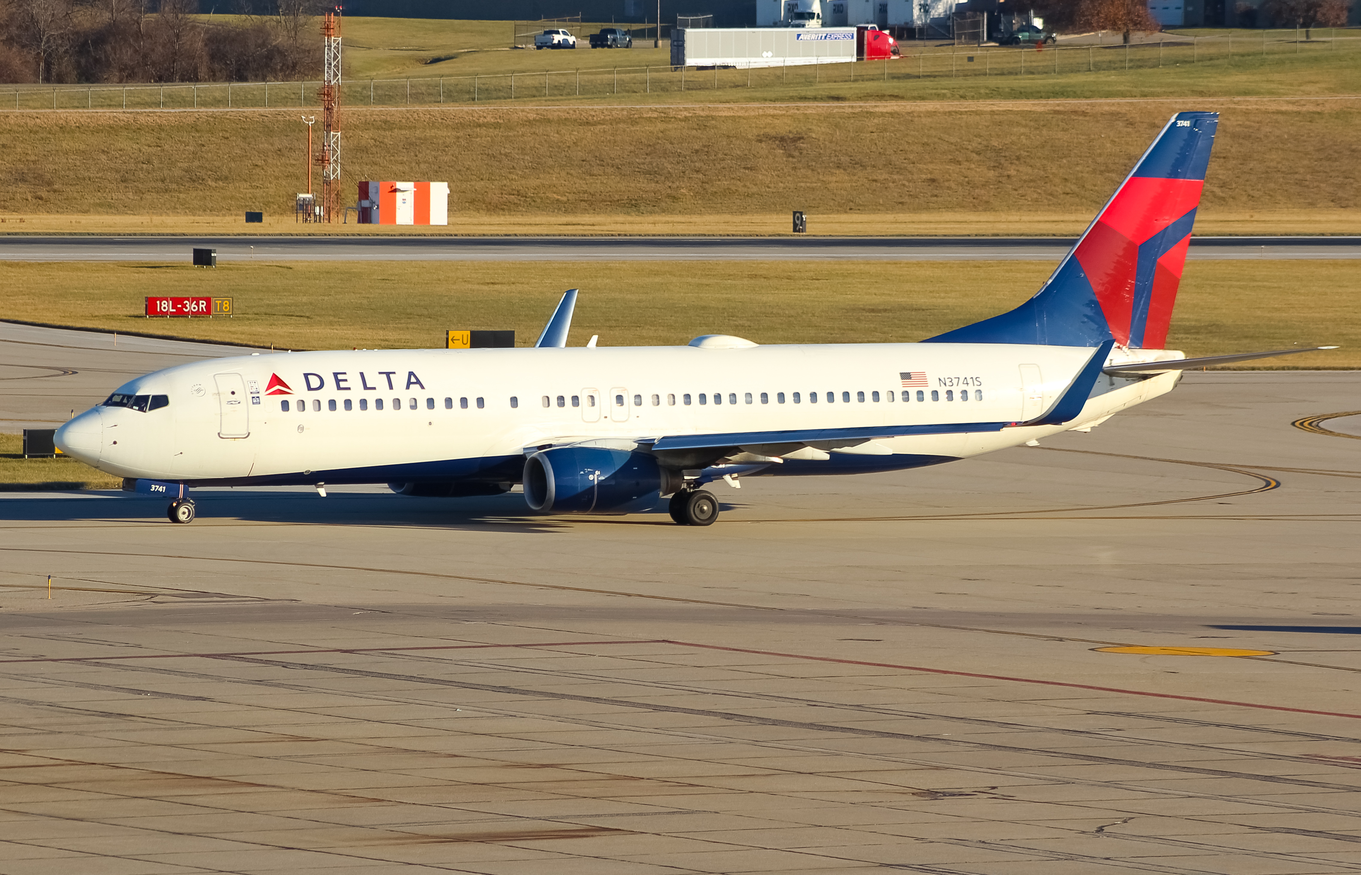 Full size: Delta Airlines Boeing 737-800 N3741S at Cincinnati/Northern Kentucky International Airport