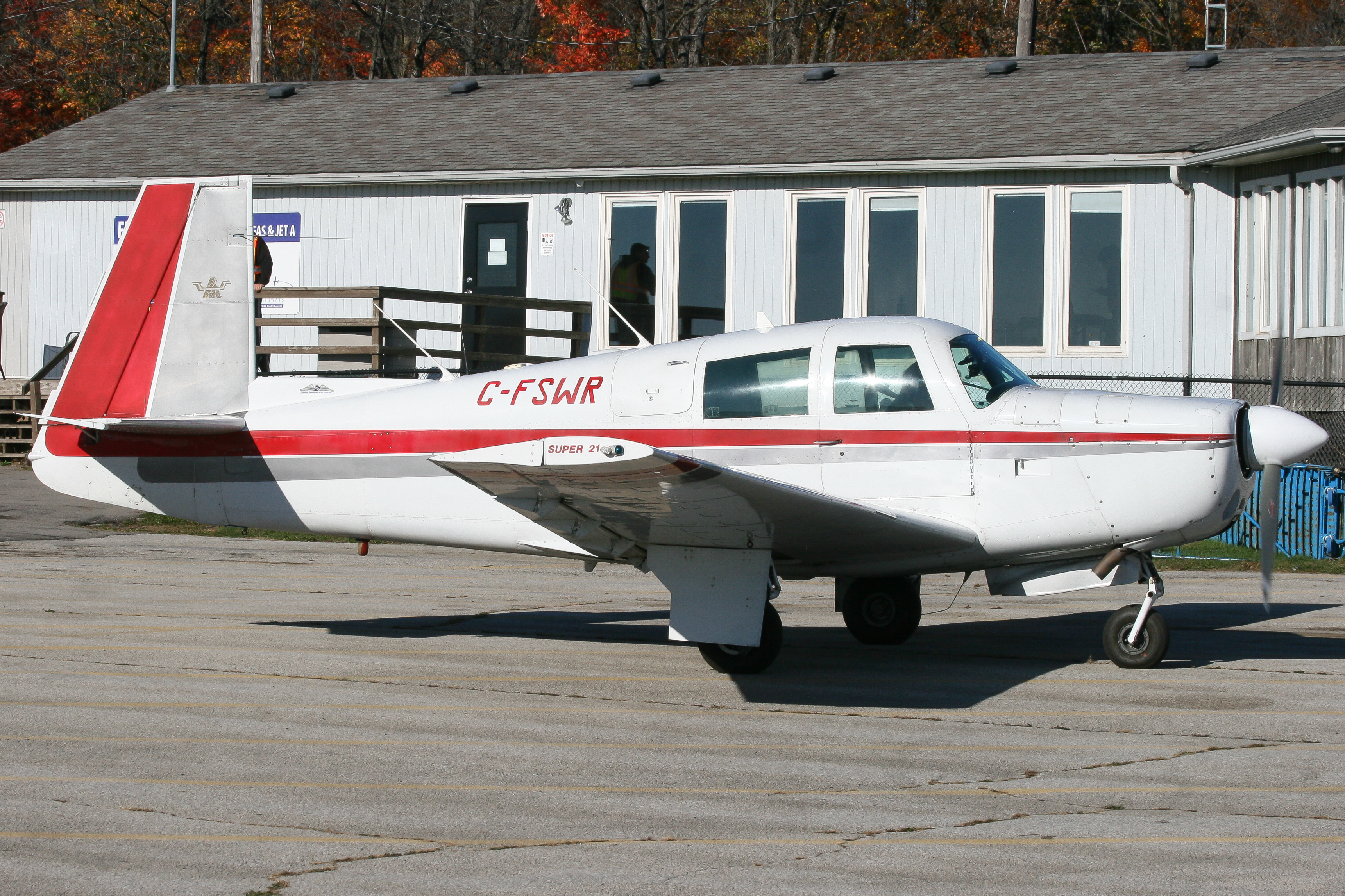 Full size: PRIVATE Mooney Super 21 C-FSWR at 