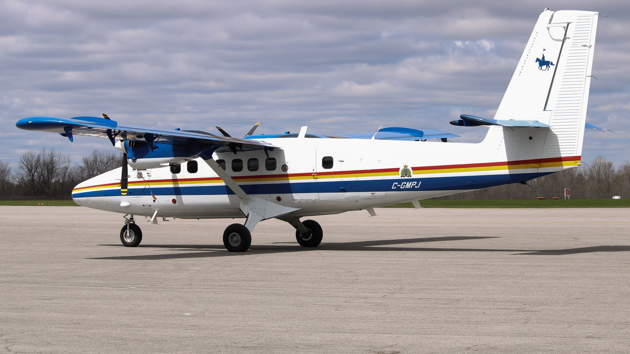 Full size: PRIVATE De Havilland DHC-6 C-GMPJ at Kingston Norman Rogers Airport