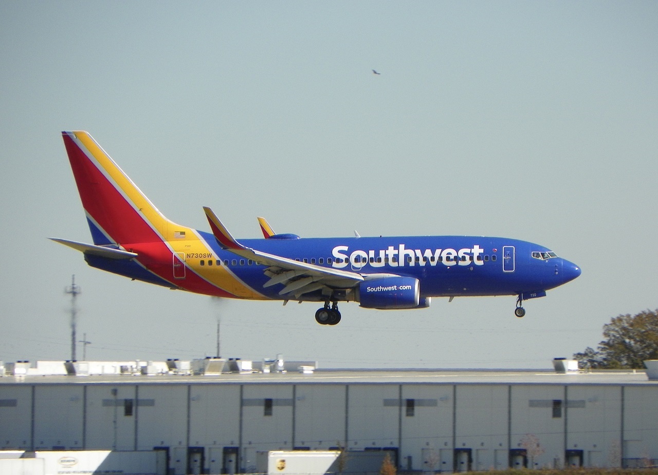 Full size: Southwest Airlines Boeing 737-700 N730SW at Cincinnati/Northern Kentucky International Airport