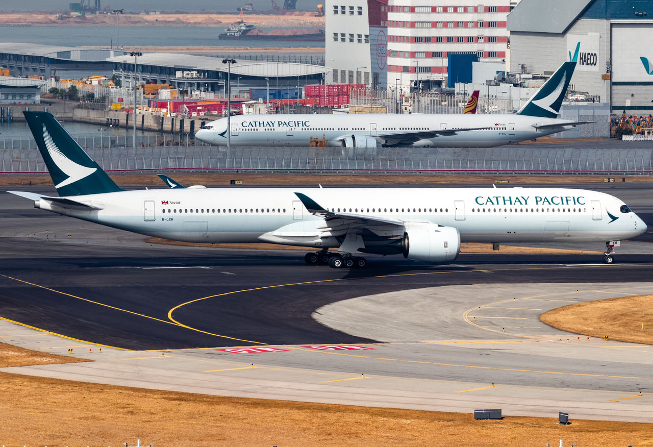 Full size: Cathay Pacific Airbus A350-1000 B-LXN at Hong Kong International Airport
