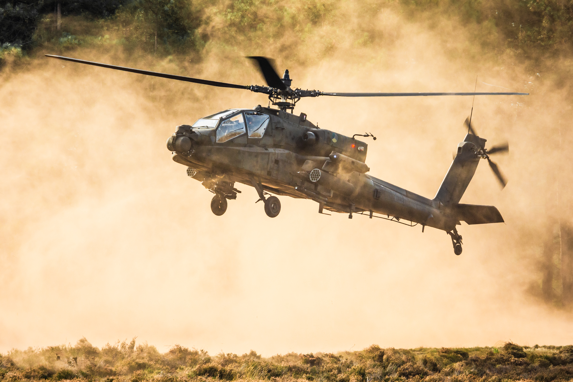 Full size: Royal Netherlands Air Force AH-64D Apache Q-26 at Eindhoven Airport