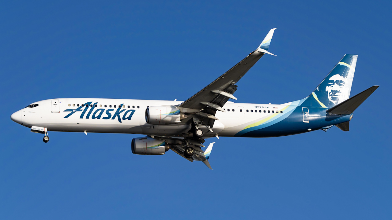 Full size: Alaska Airlines Boeing 737-900ER N278AK at Tampa International Airport