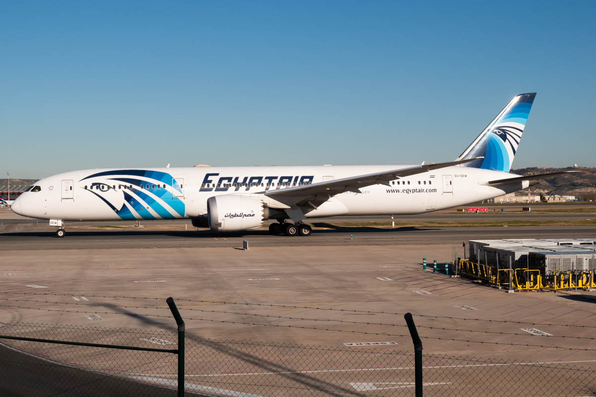 Full size: EgyptAir Boeing 787-9 SU-GEW at Madrid Barajas Airport