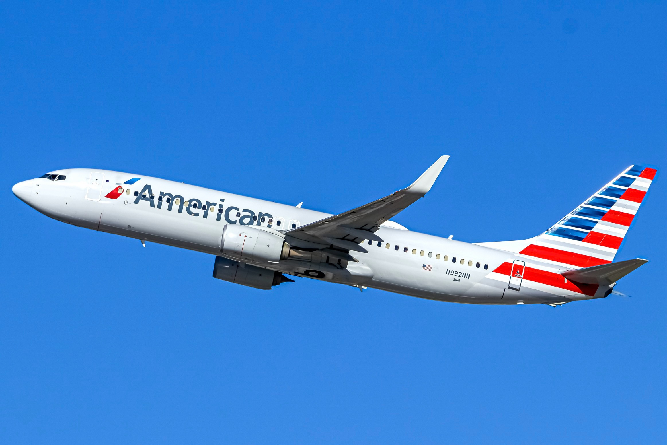Full size: American Airlines Boeing 737-800 N992NN at San Diego International Airport